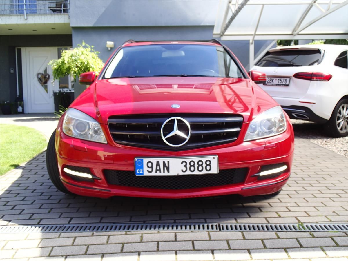 Mercedes-Benz Třídy C, 2,1 250 CDi,4Motin,AT - fotka 2