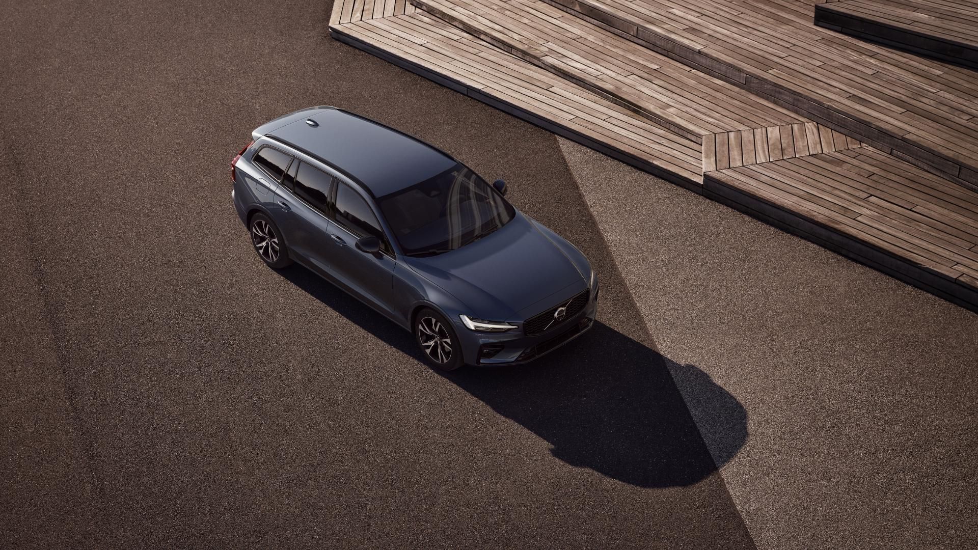 Volvo V60, B4 AUT DARK PLUS - fotka 2