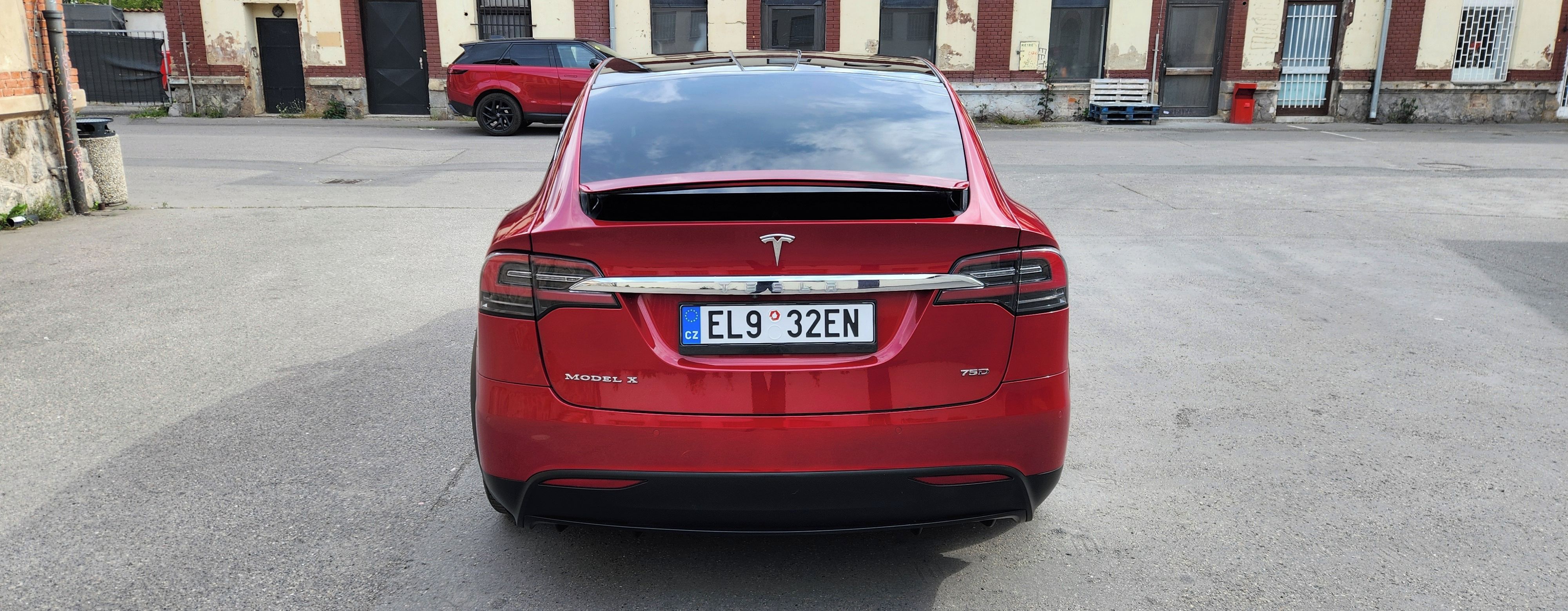 Tesla Model X, RED-4X4-KOLA 20-SVĚTLÝ INT. - fotka 5