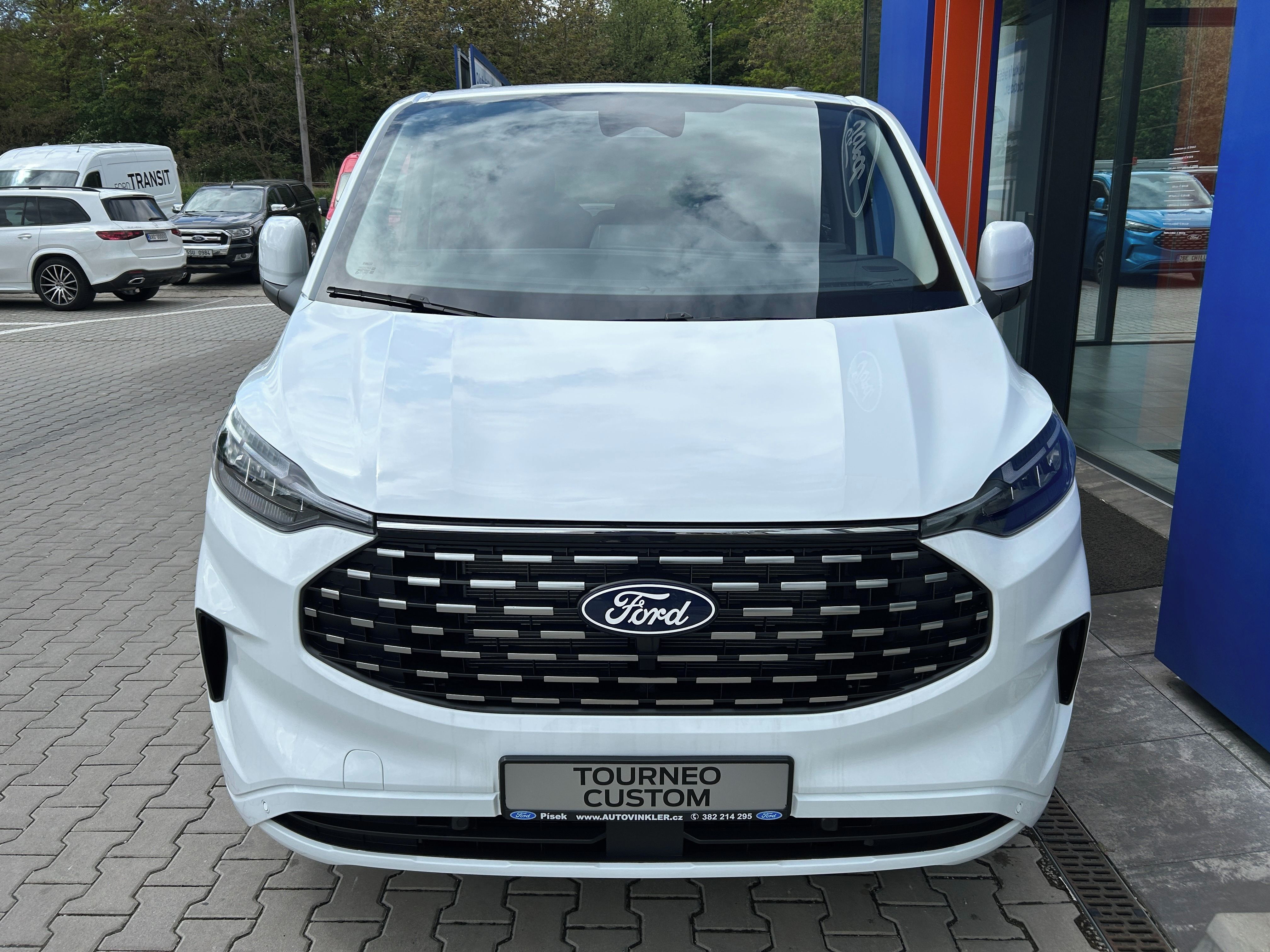 Ford Tourneo Custom, Titanium L2 2.0 EcoBlue 125 kW - fotka 2