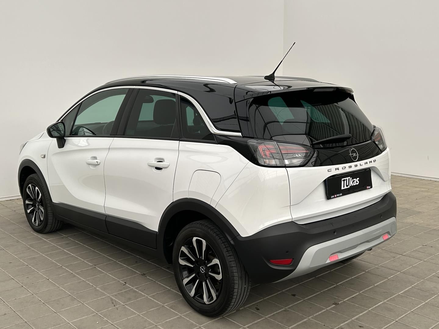 Opel Crossland X, 1.2T 96kW Elegance - fotka 3