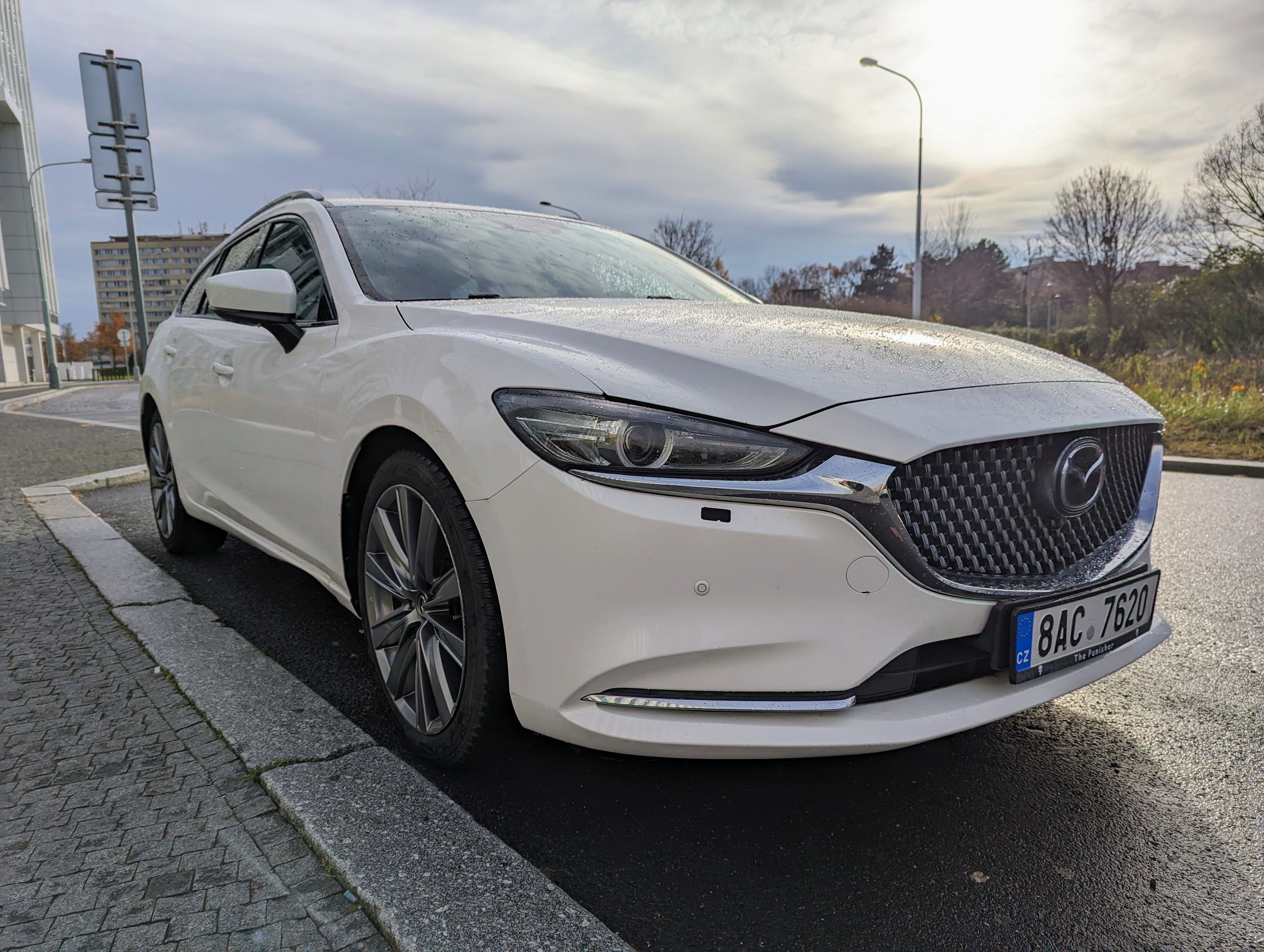 Mazda 6, 2.2 D, 360,AUTOMAT,TOP VYBAVA - fotka 4