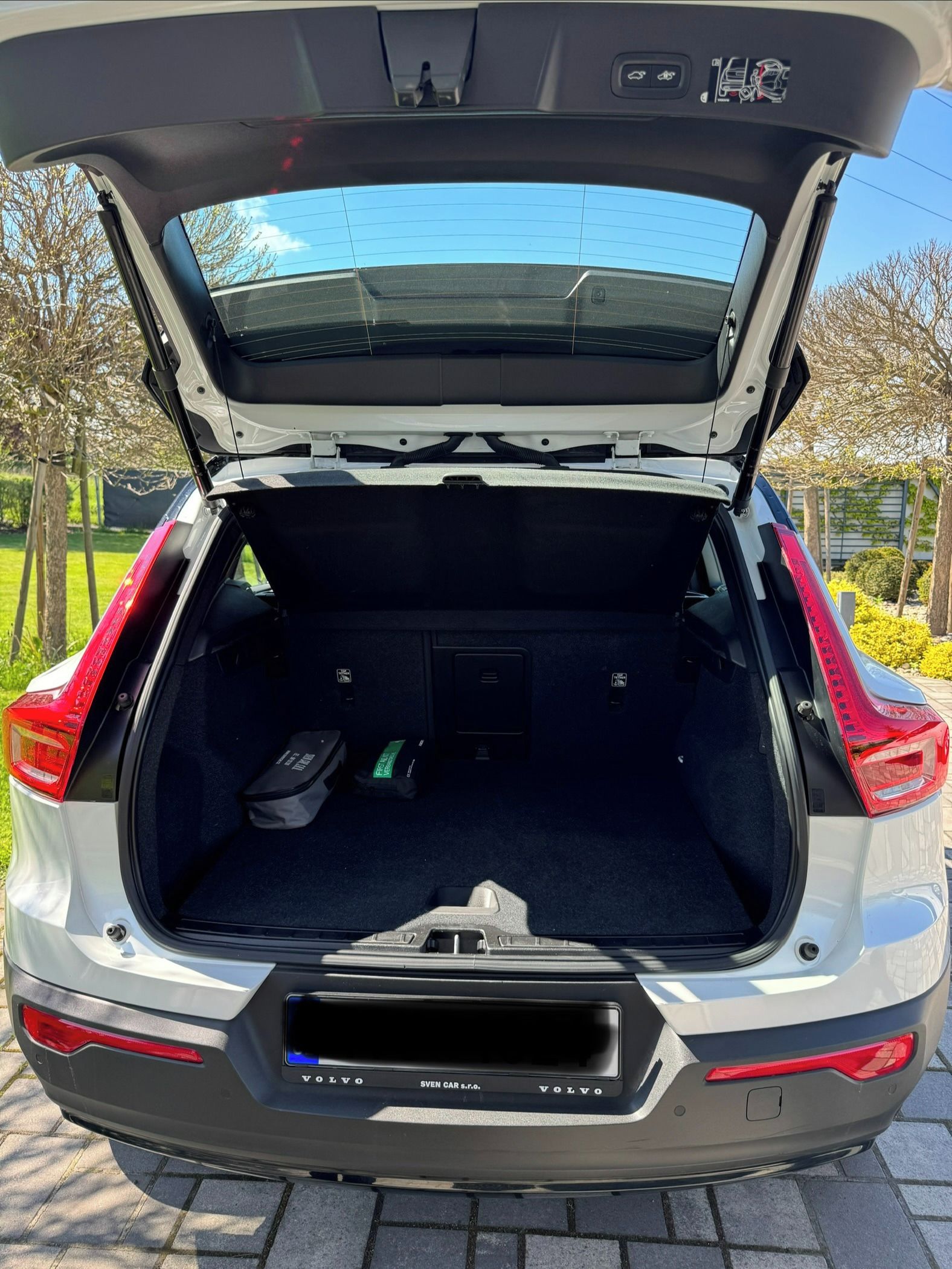 Volvo XC40, 2.0, nehavarováno, 1. majitel - fotka 6