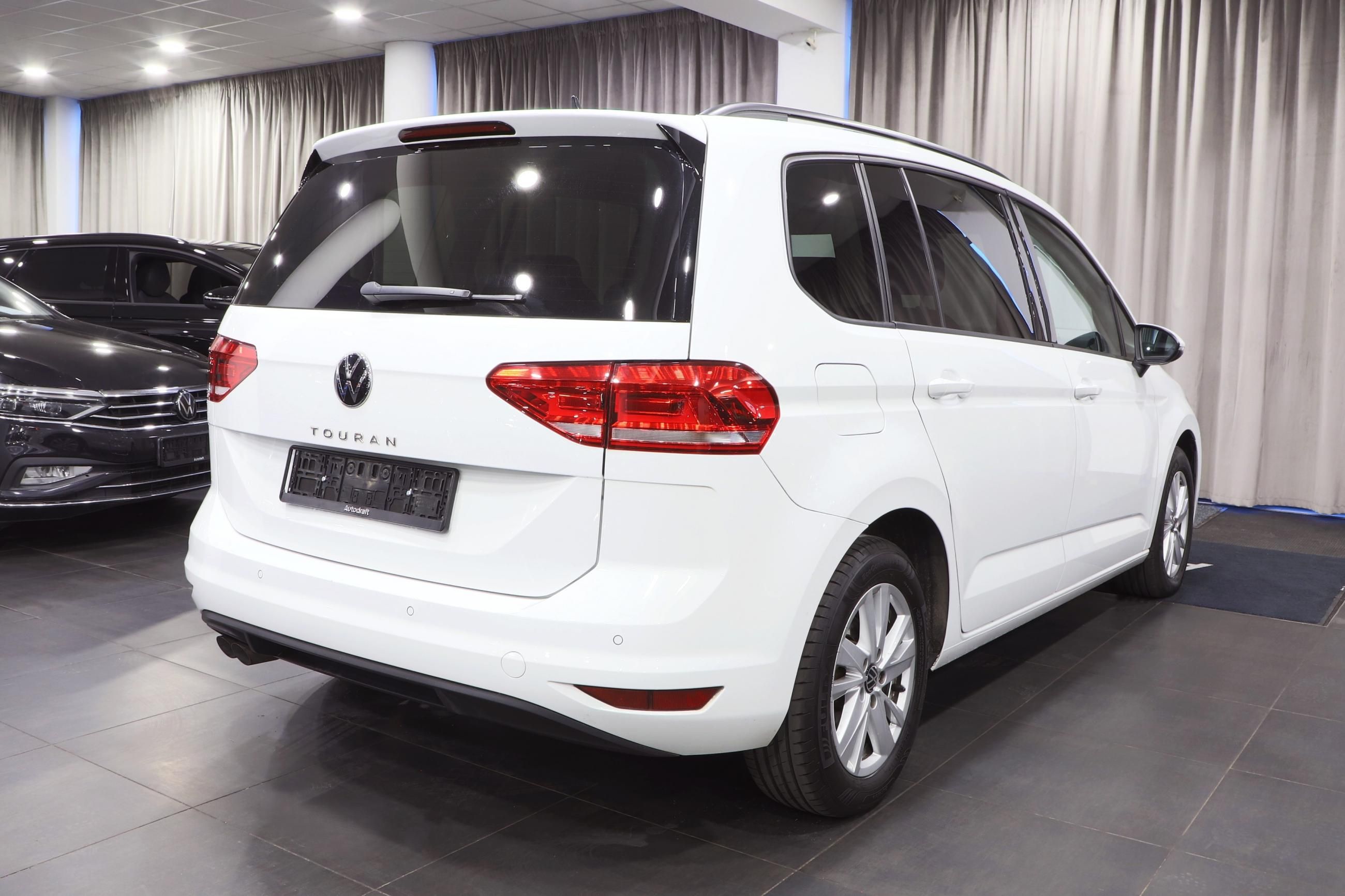Volkswagen Touran, 2.0 TDI 110kW DSG / 2x sada AL - fotka 3