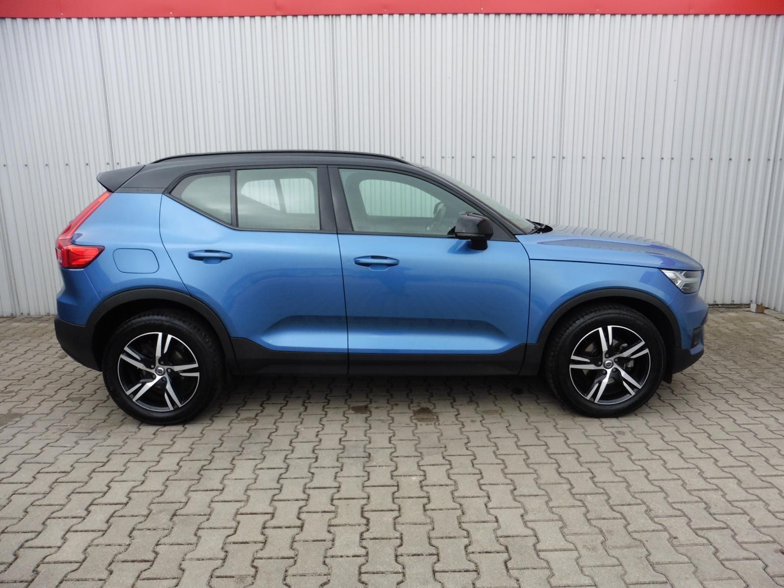 Volvo XC40, T3 R-Design 120kW A/T, ... - fotka 5