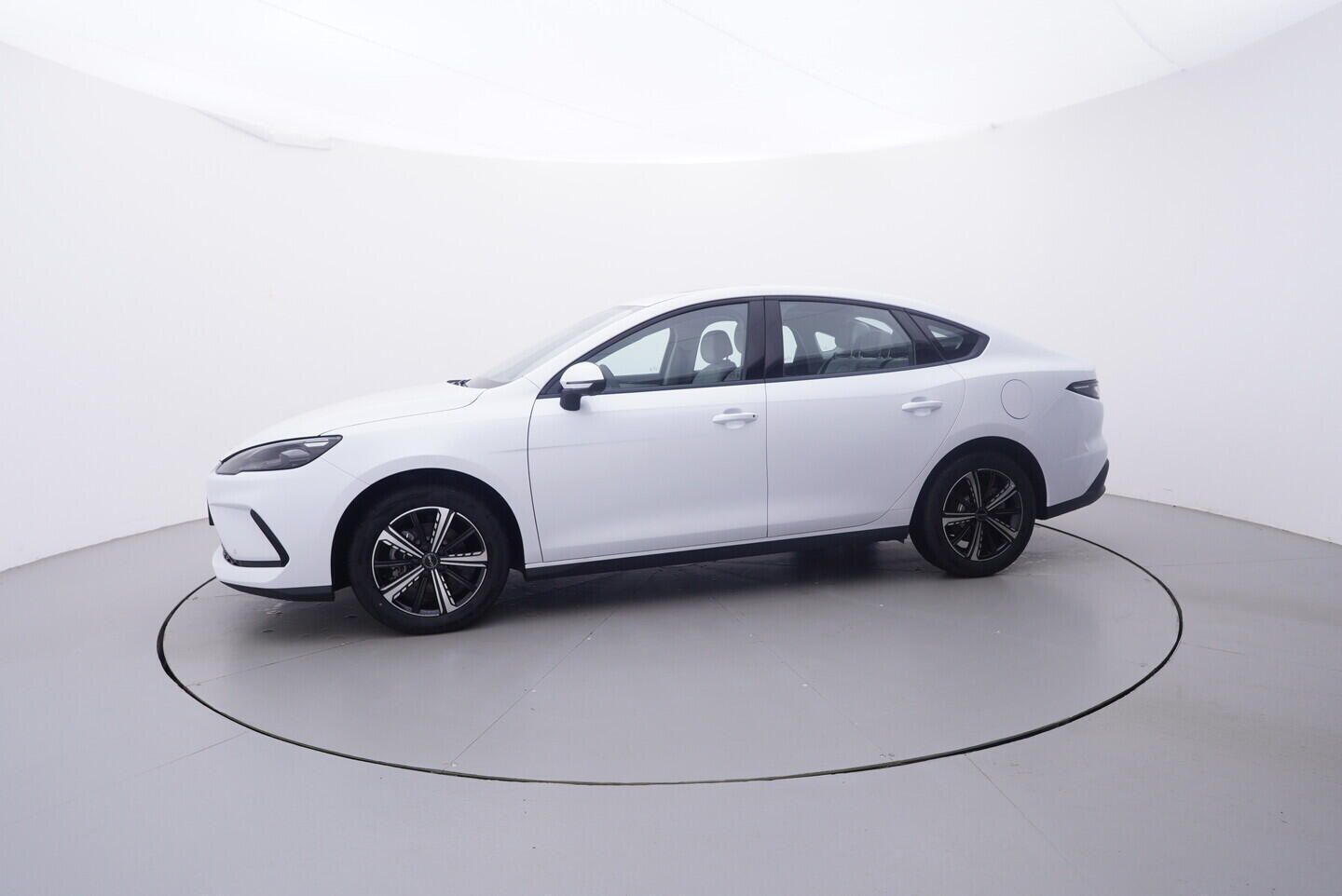 BYD Seal 5 DM-i, Design plug-in hybrid 16 kW - fotka 2