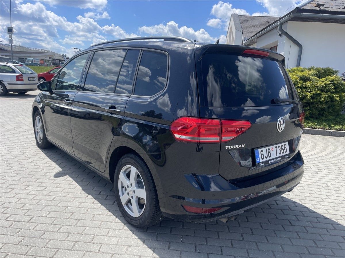 Volkswagen Touran, 2,0 TDi 110kw Highline Panoram - fotka 3