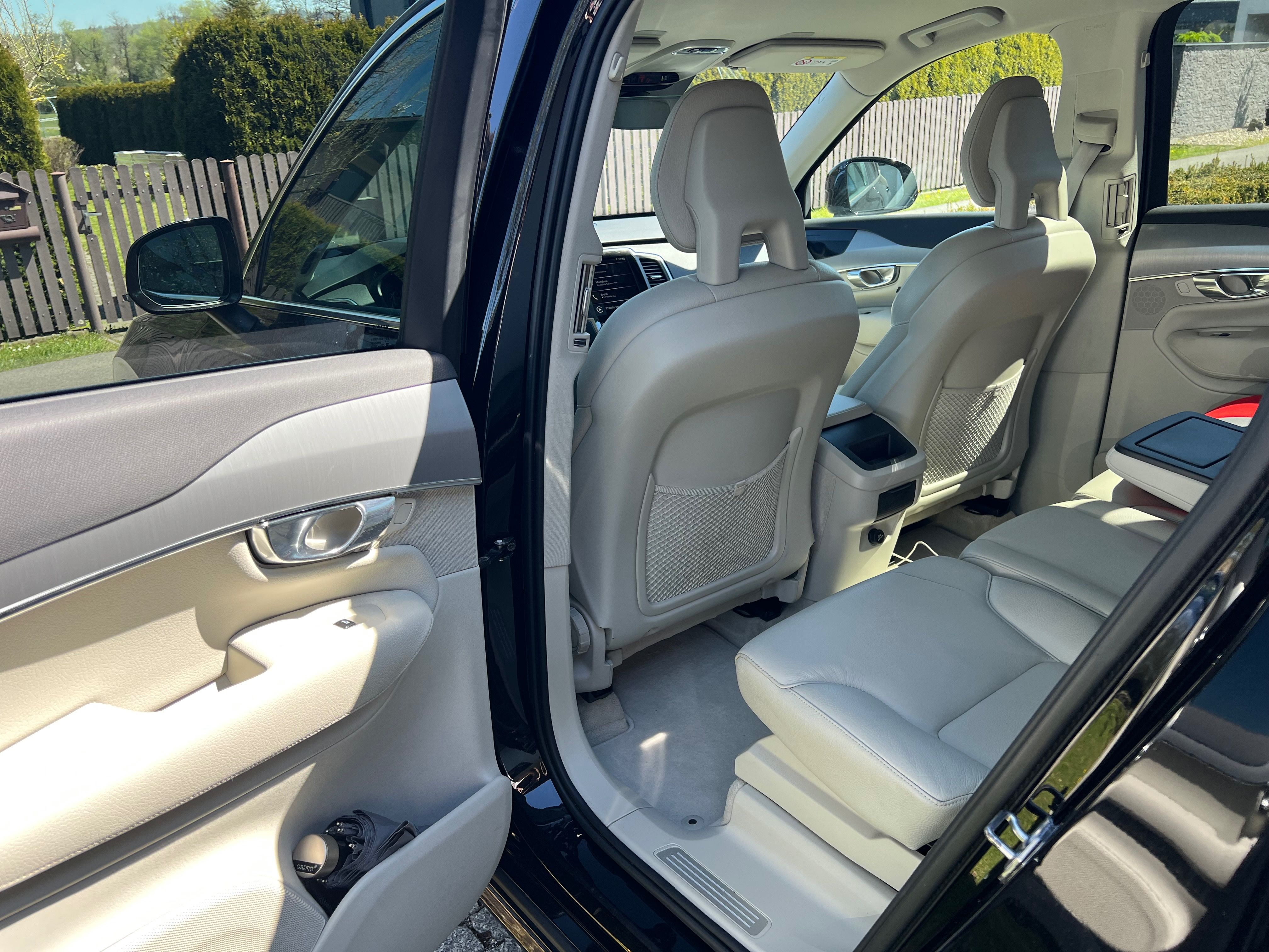 Volvo XC90, B5 AWD Momentum Pro - fotka 6