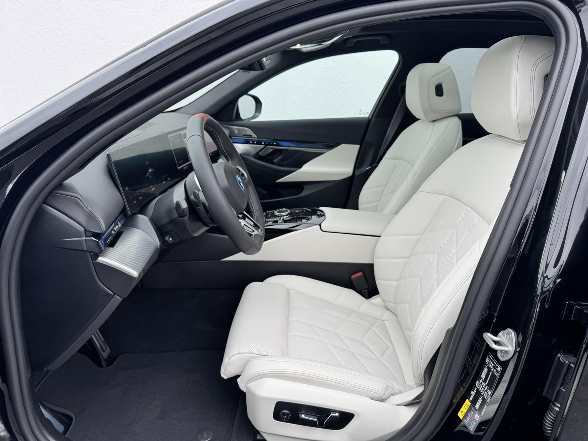 BMW i5, i5 M60 xDrive Sedan - fotka 6