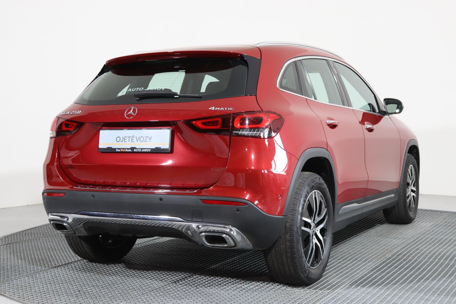 Mercedes-Benz GLA, 250 4Matic 165kW - fotka 2