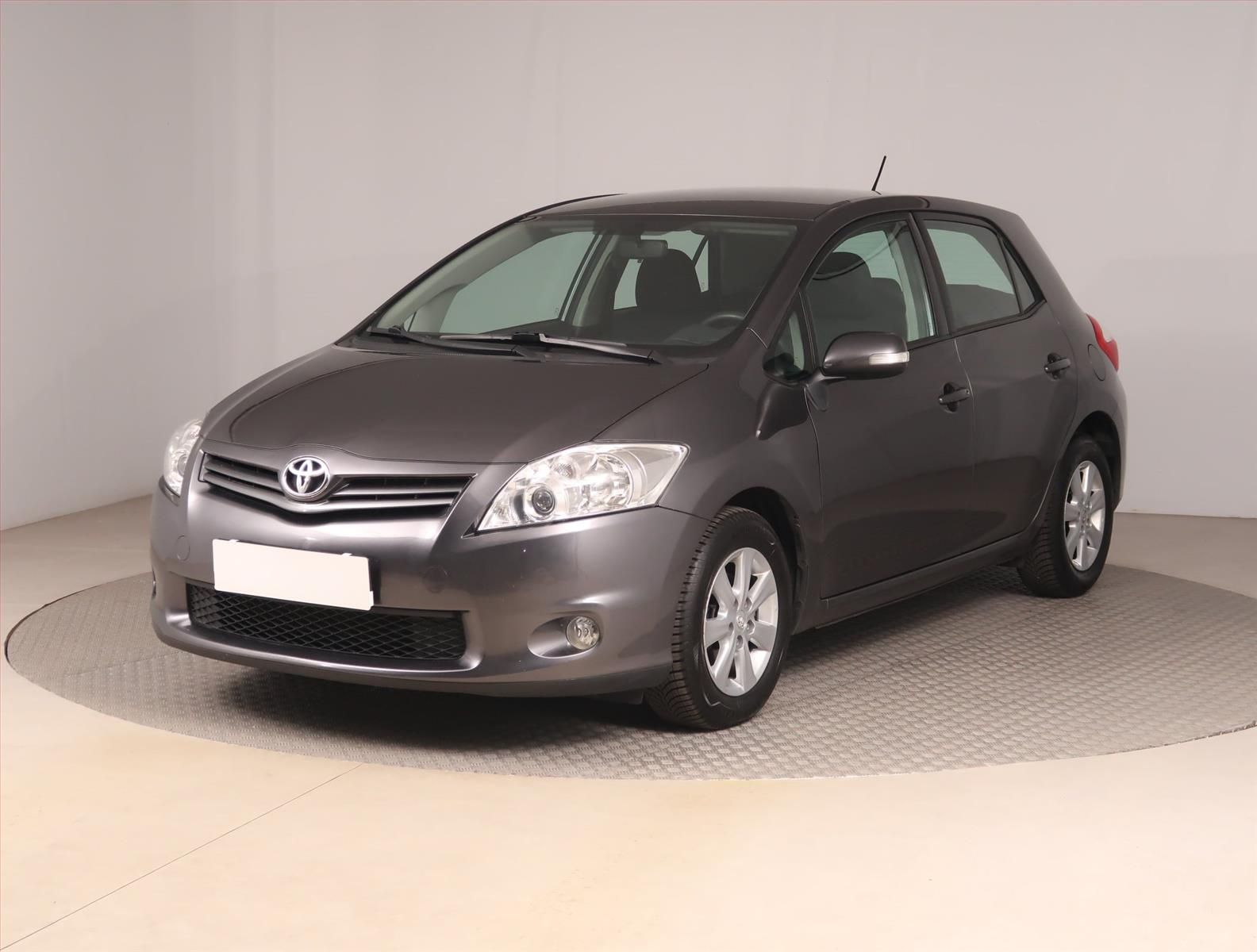 Toyota Auris, 1.3 Dual VVT-i, Serv.kniha - fotka 2