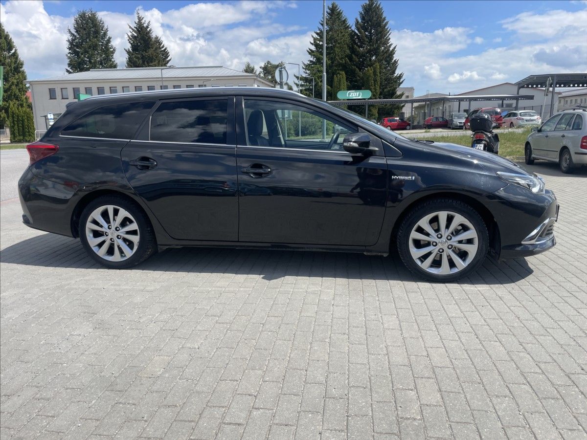 Toyota Auris, 1,8 i 73kw Hybrid e-CVT bez ko - fotka 5