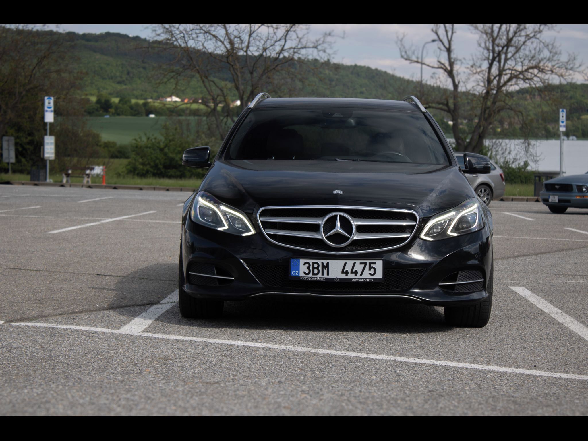Mercedes-Benz Třídy E, AMG paket, 100% stav. - fotka 2