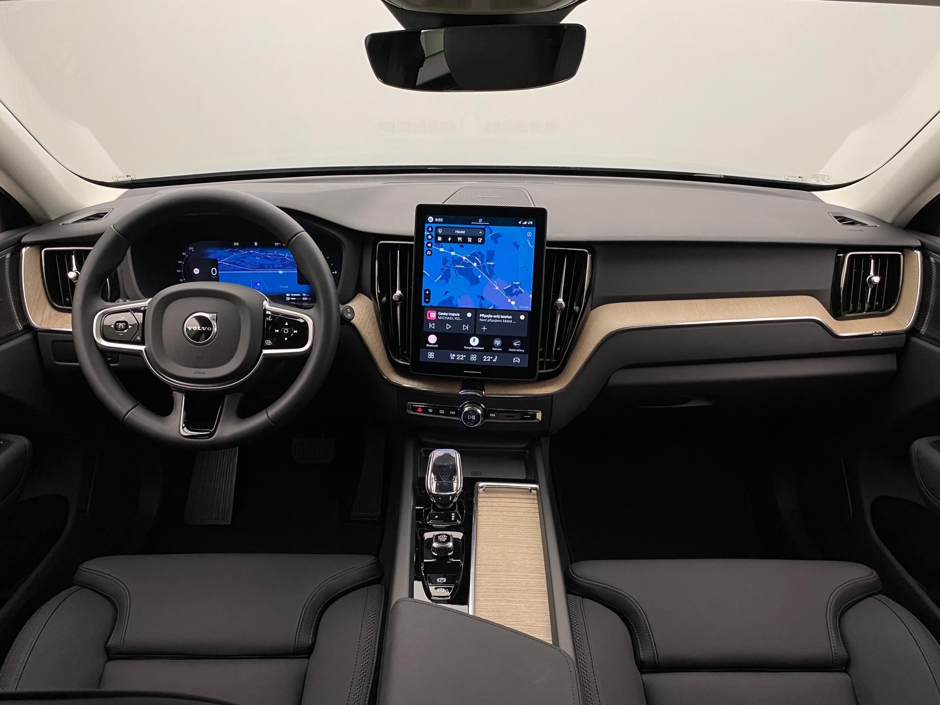 Volvo XC60, T6 AWD RECHARGE DARK PLUS CZ - fotka 2