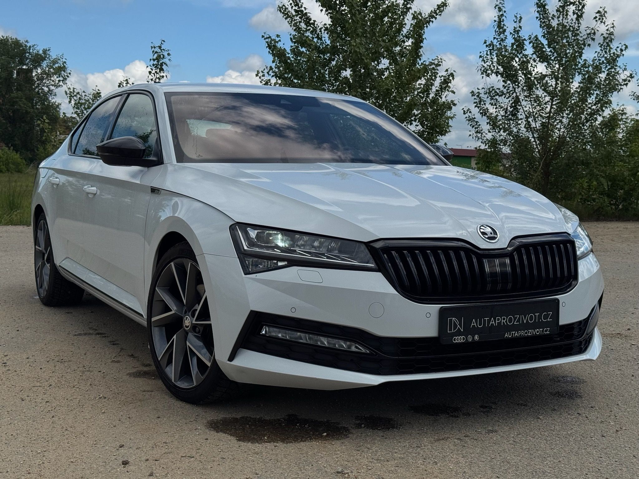 Škoda Superb, 2.0 TSI (140 kW) DSG Sportline - fotka 2