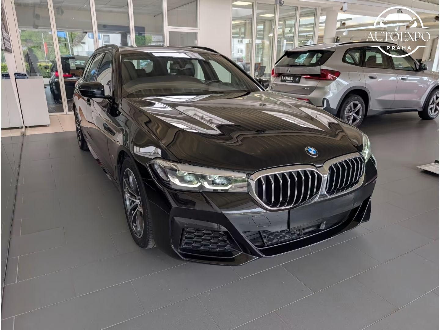 BMW Řada 5, d xDrive M Sport Touring - fotka 3