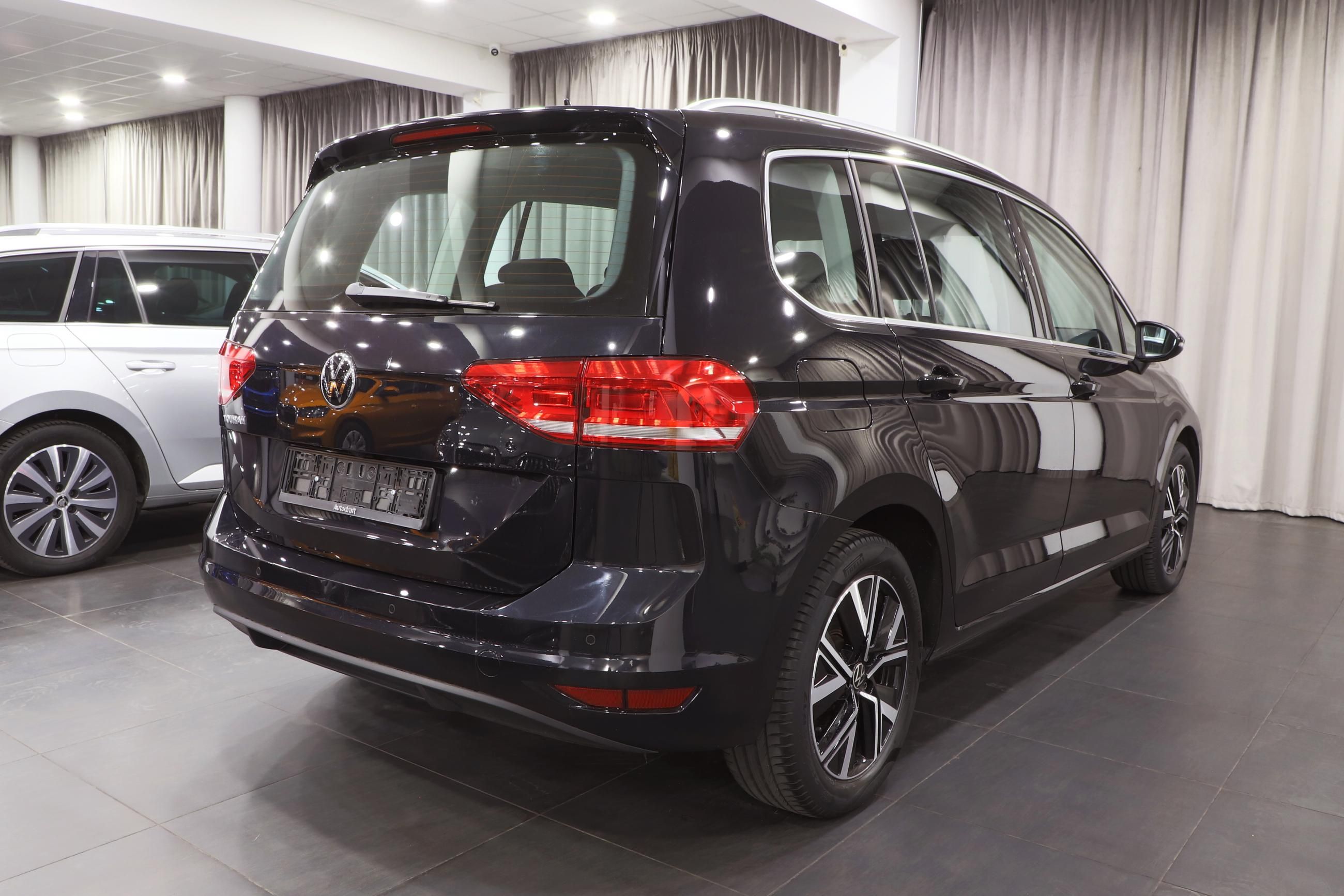 Volkswagen Touran, Highline 1.5 TSI 110kW ALU 17" - fotka 3