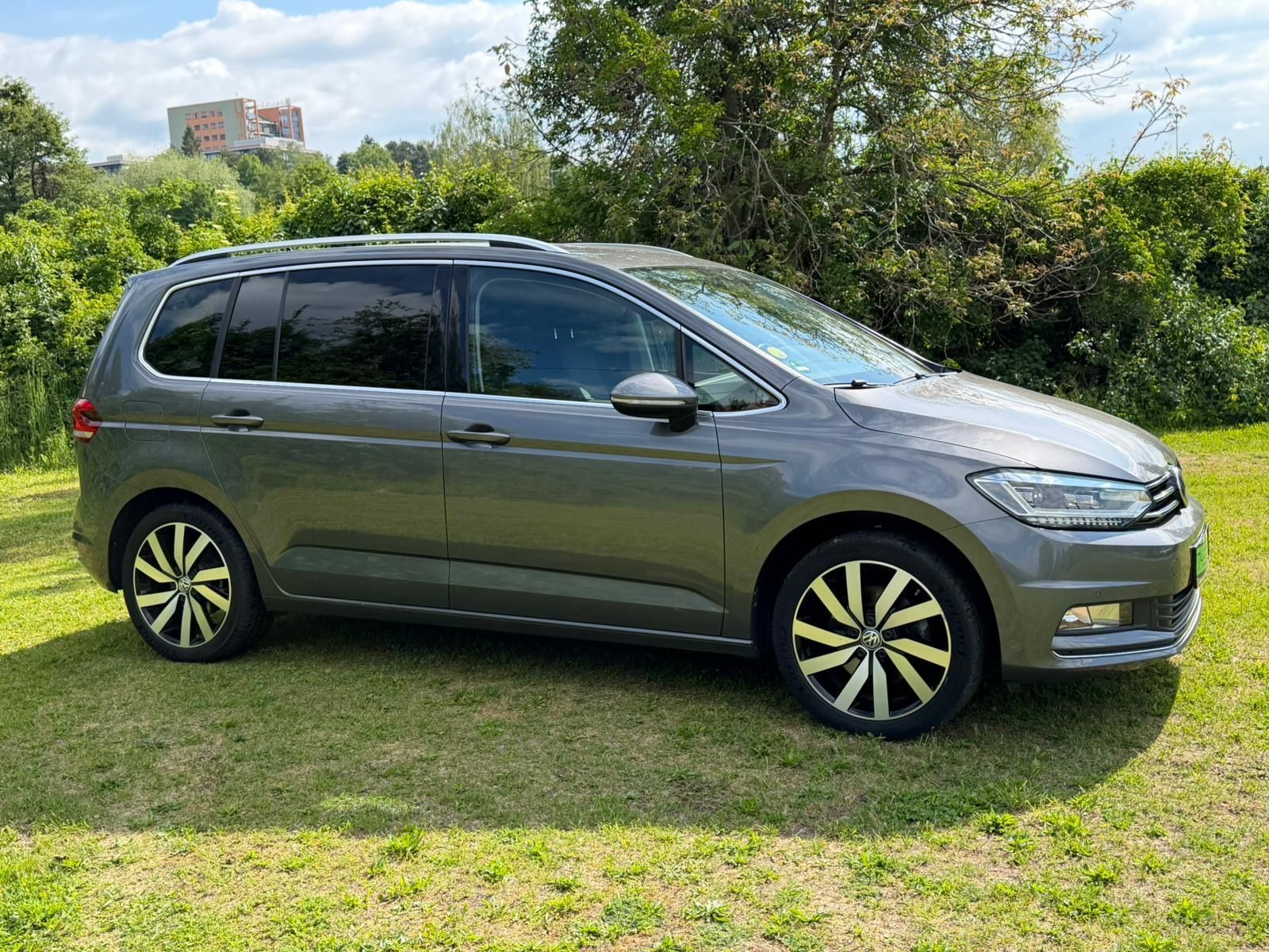 Volkswagen Touran, HIGHLINE 2,0 TDI - 7 MÍST !!! - fotka 6