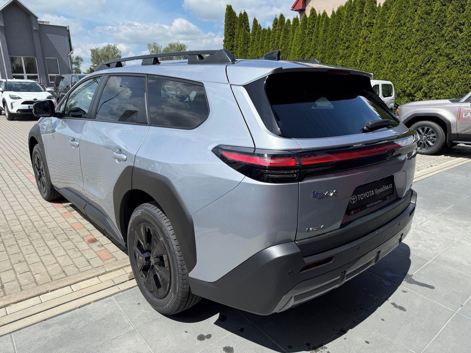Toyota Bz4x Touring, Style 4x4 380PS 74,7kWh - fotka 4