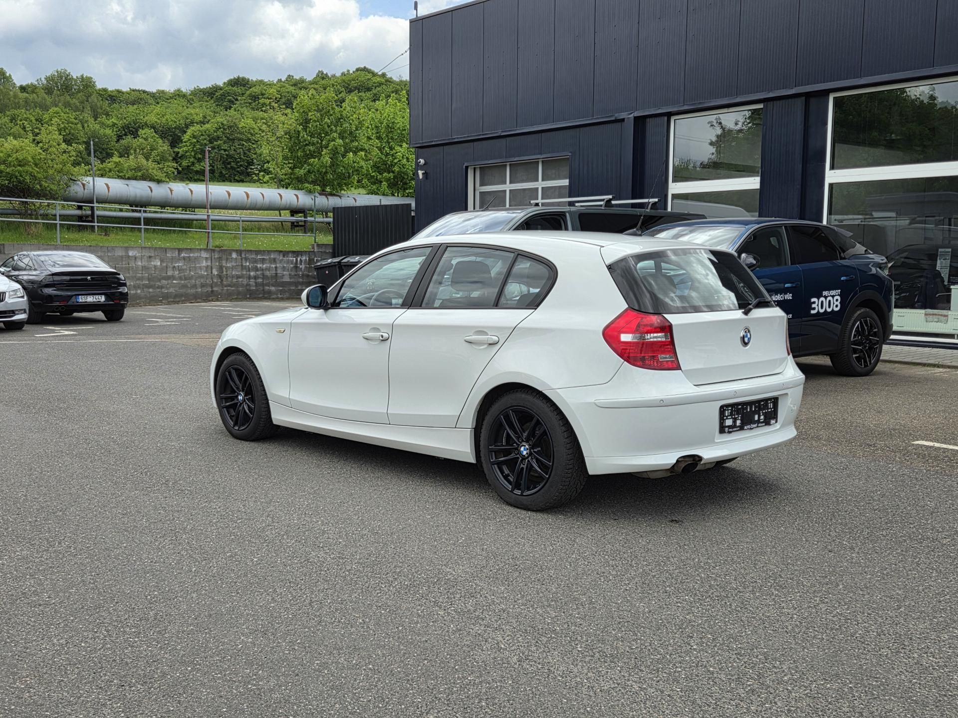 BMW Řada 1, 116 I 2.0i 122 MAN6 - fotka 3