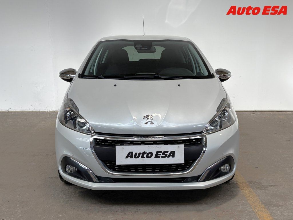 Peugeot 208, 1.2 - fotka 2