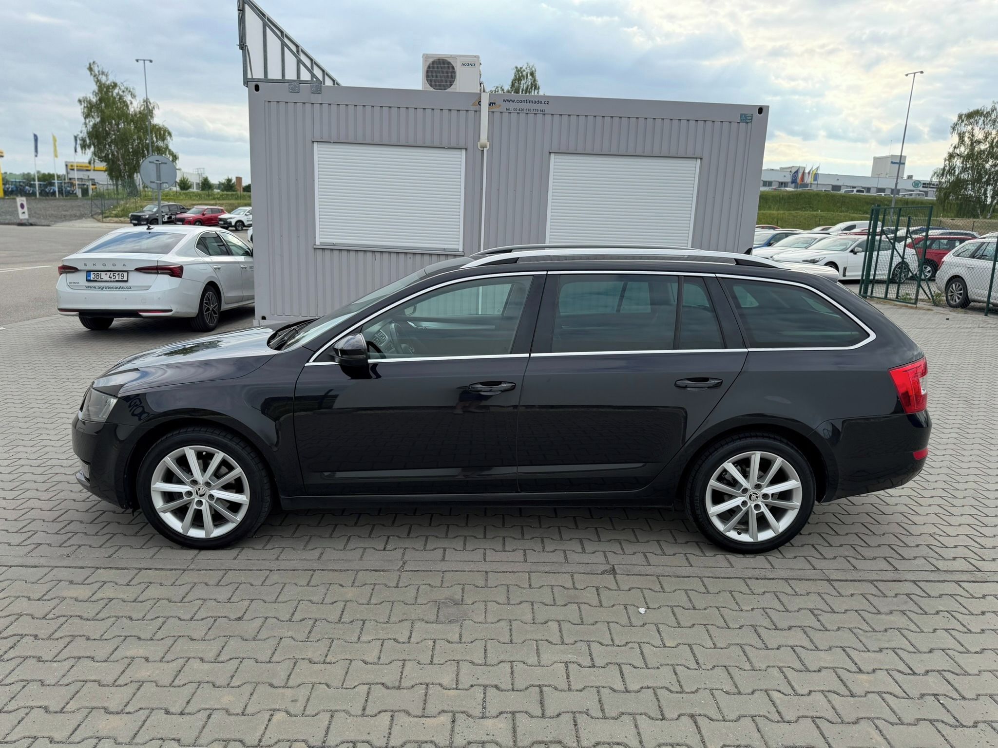 Škoda Octavia, 2.0 TDI 110kW DSG Style Combi - fotka 4
