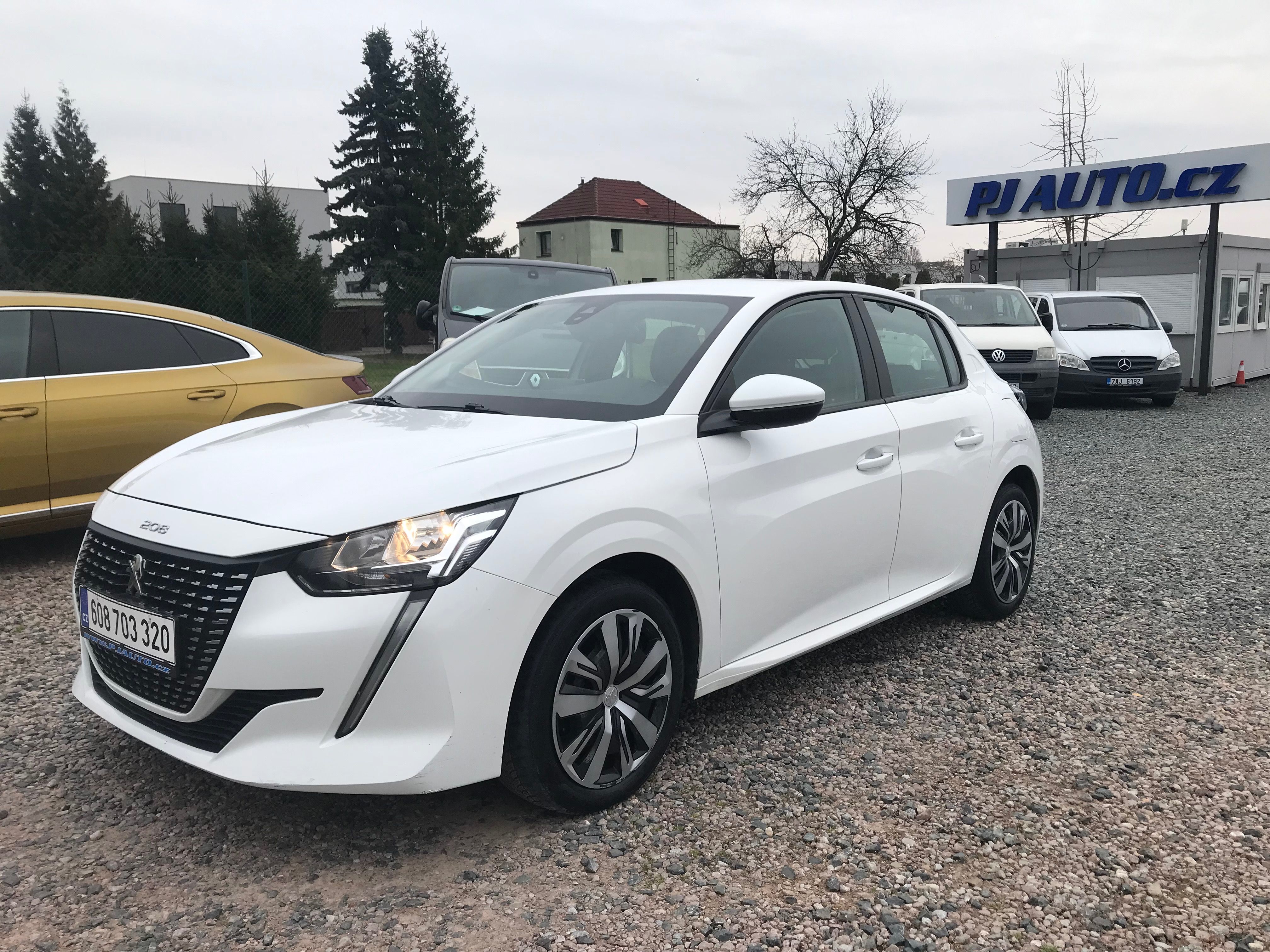 Peugeot 208, 1.5 HDI 75 KW,1.MAJ,ČR,DPH...