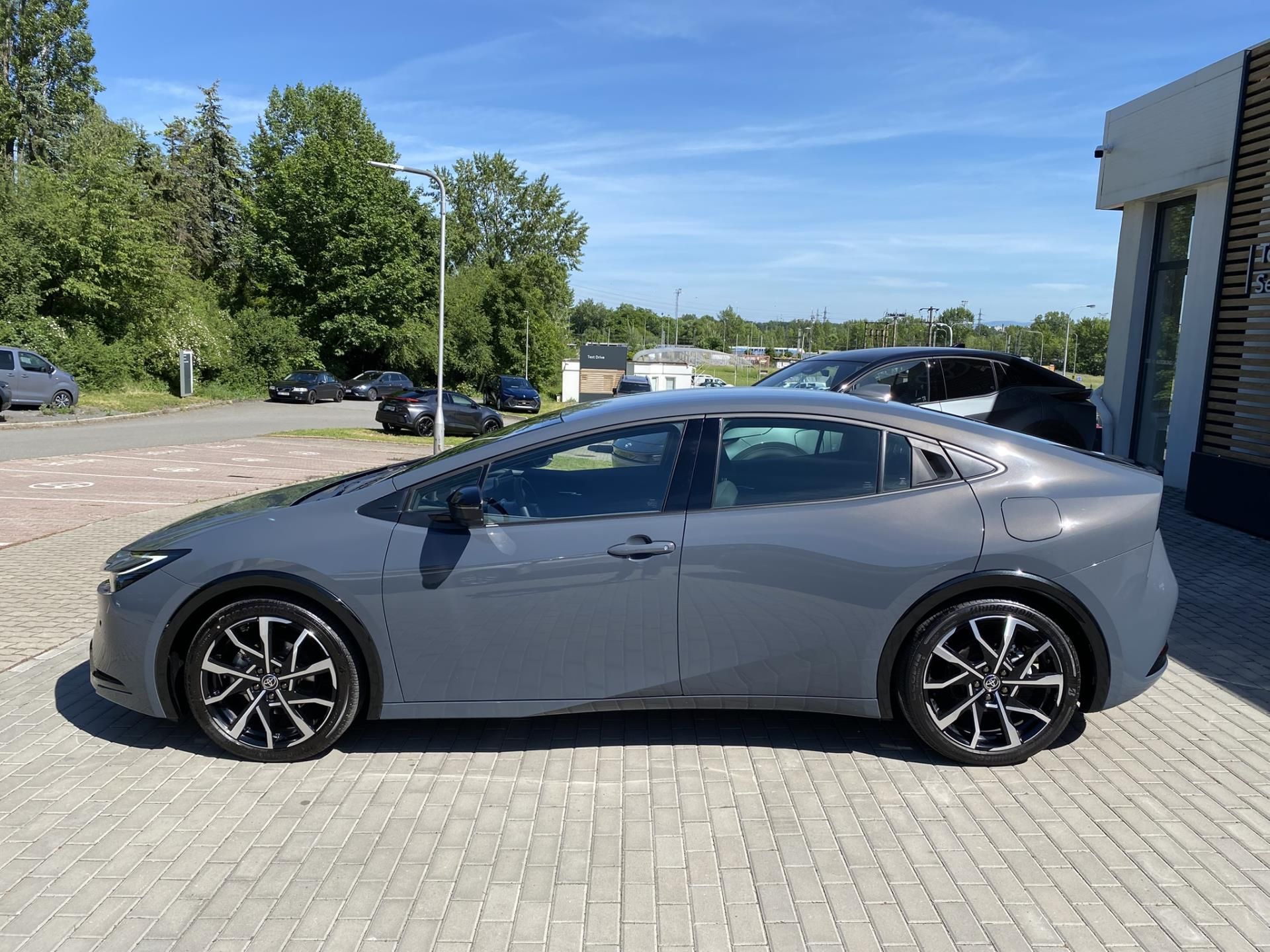 Toyota Prius, 2.0L PHEV Prestige + zimní pne - fotka 3