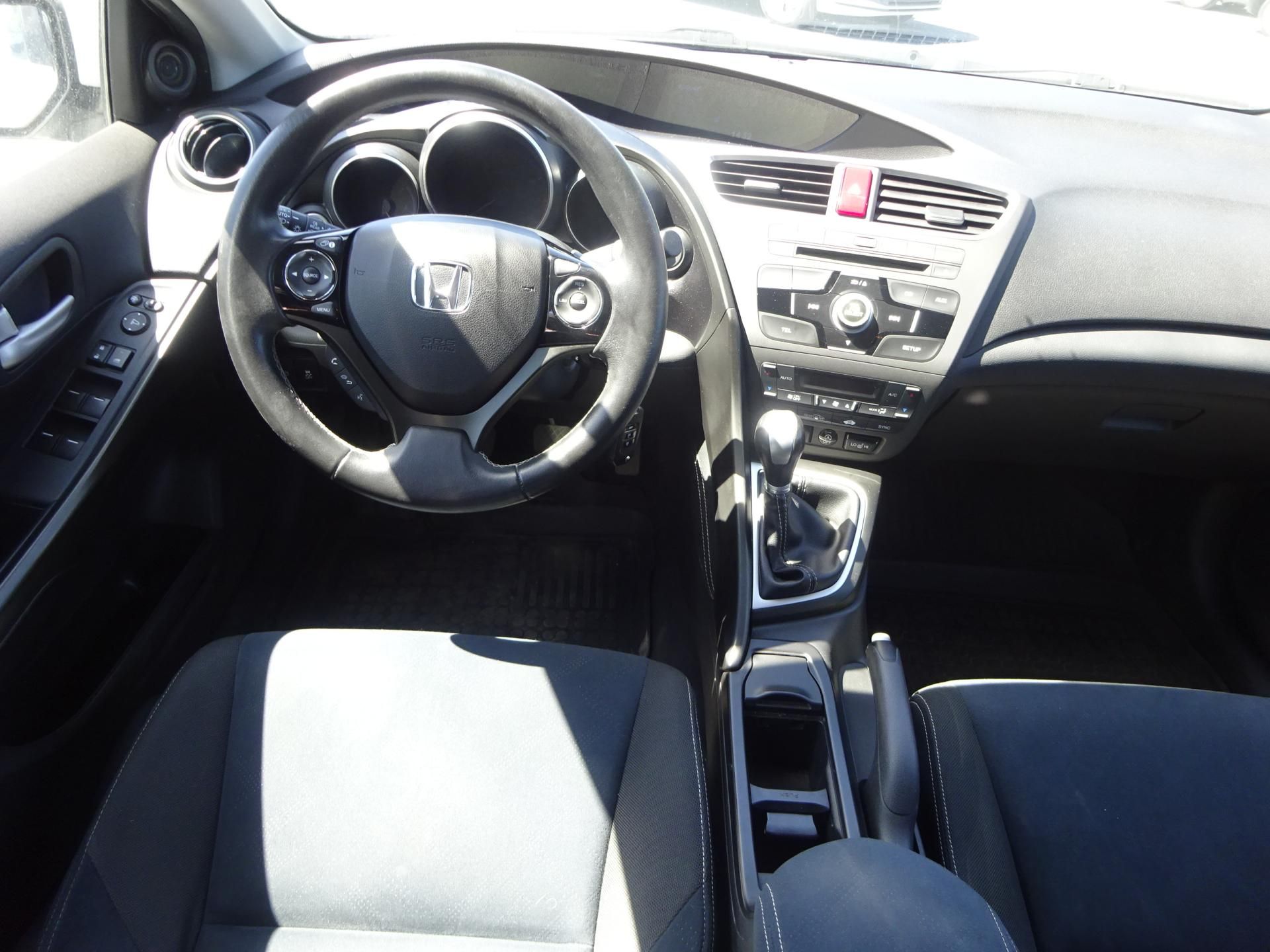 Honda Civic, 1.8 i-VTEC 104kW TOURING - fotka 6