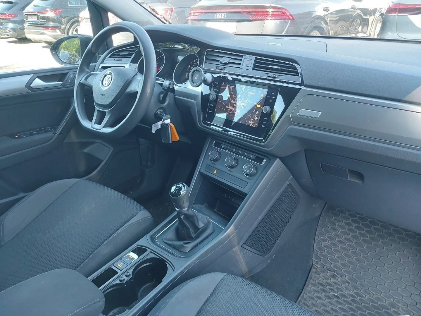 Volkswagen Touran, 1.2 Tsi 81KW VYHŘ. SEDAD TAŽNÉ - fotka 3