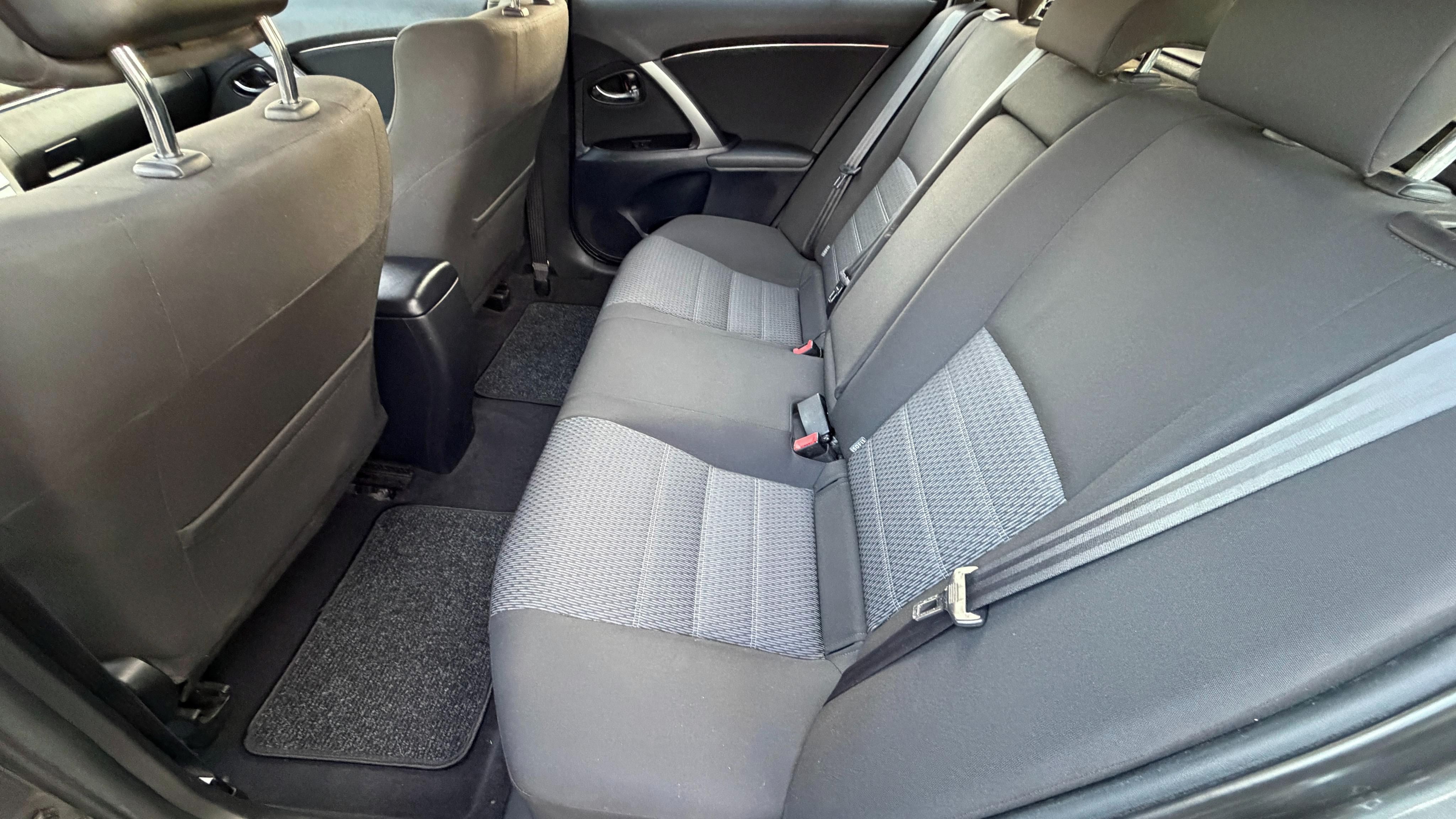 Toyota Avensis, Avensis kombi T27 2.0D D-4D - fotka 6