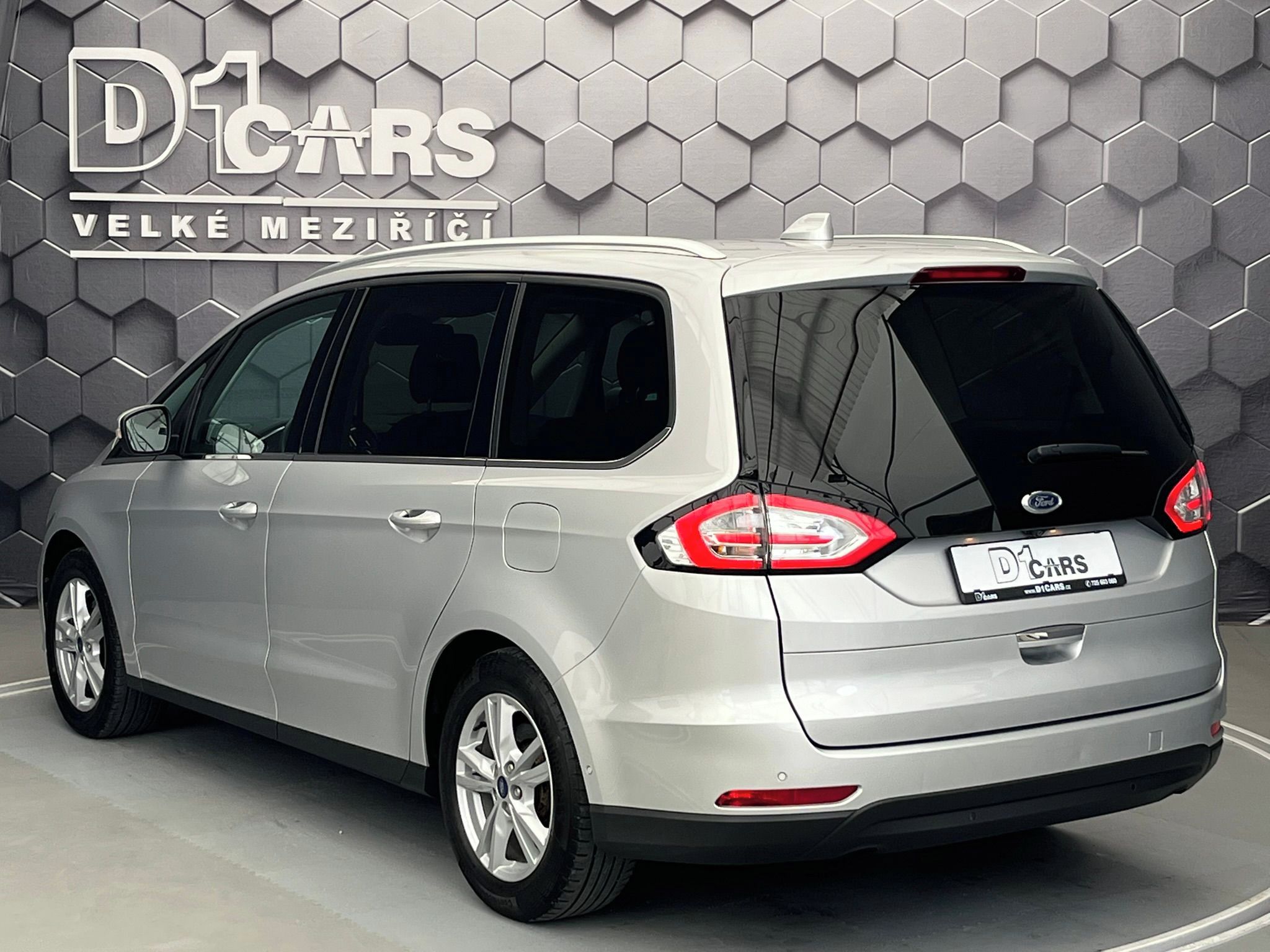 Ford Galaxy, 2.0 EcoBlue Titanium 140 kW - fotka 2