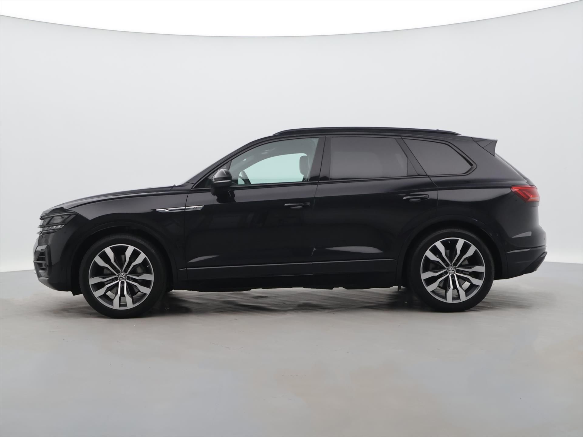 Volkswagen Touareg, 3,0 TSI 250 kW 4x4 CZ R-line - fotka 4