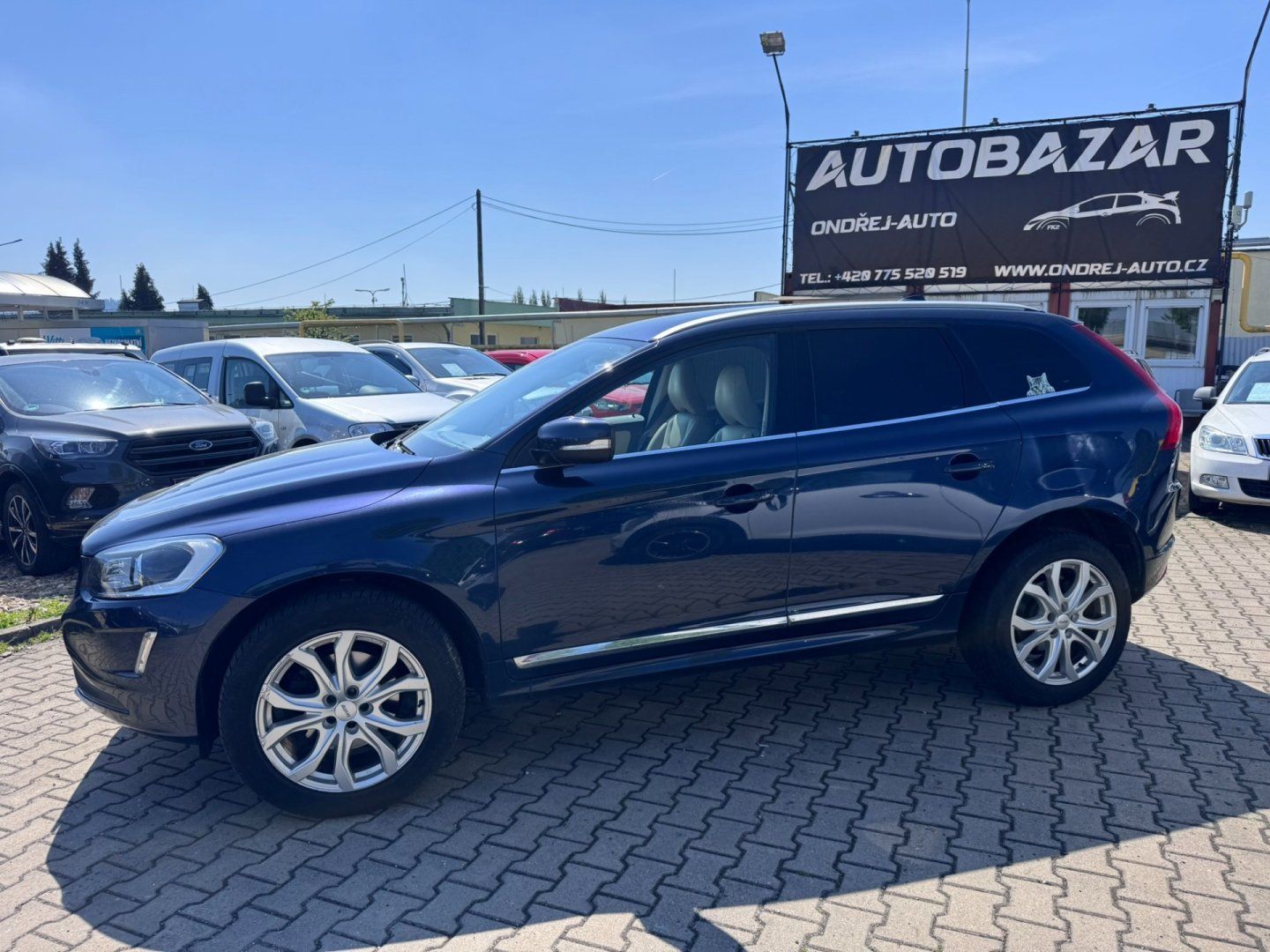 Volvo XC60, 4X4 2,4 D5 158 KW SUMMUM ČR - fotka 2