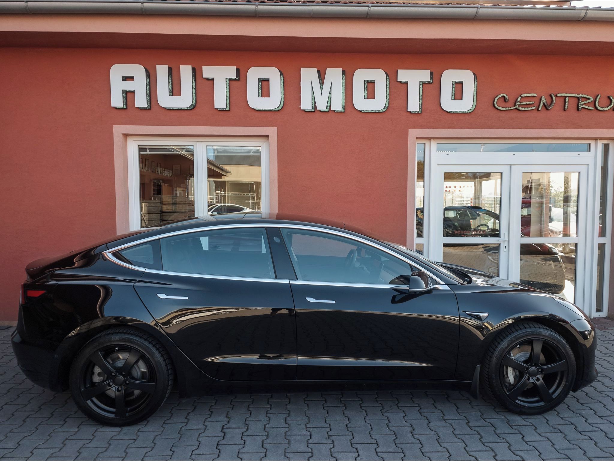 Tesla Model 3, Standard Range Plus 225kW - fotka 5