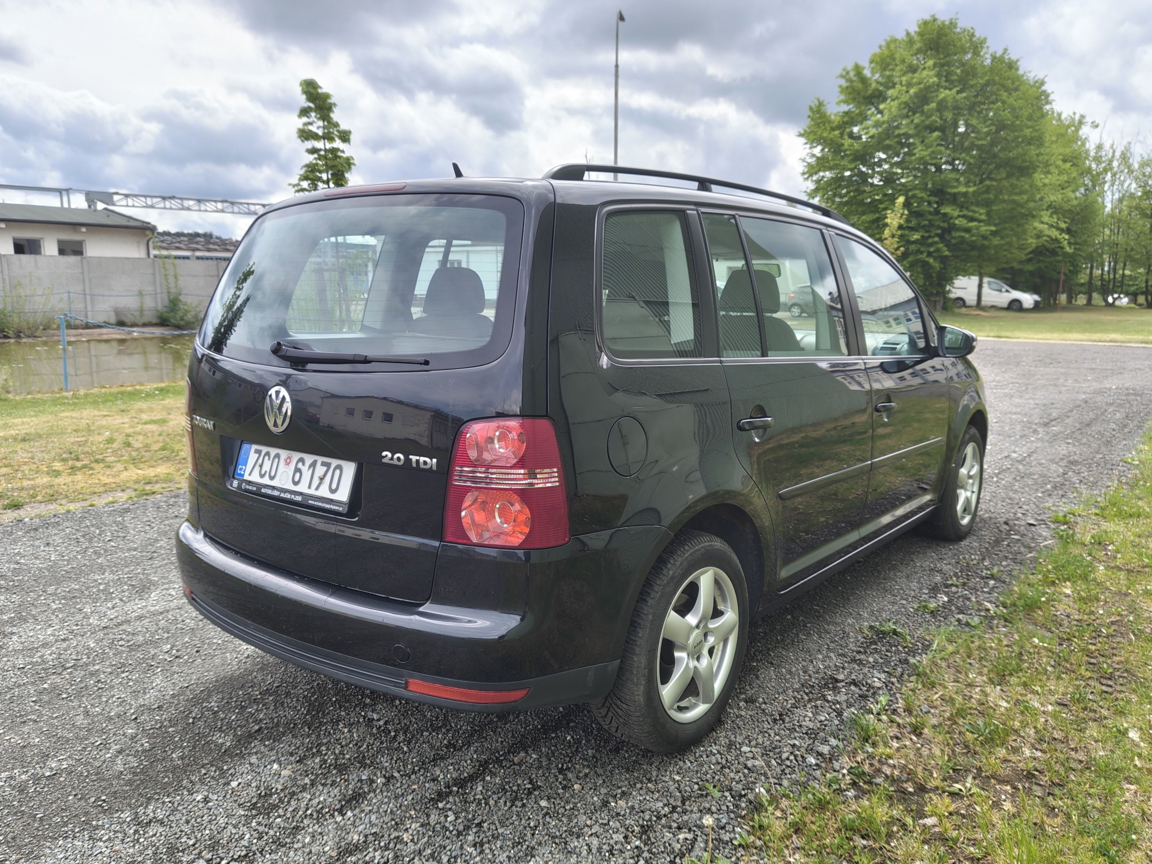 Volkswagen Touran, 2,0TDi 103kw,nekuřák - fotka 5