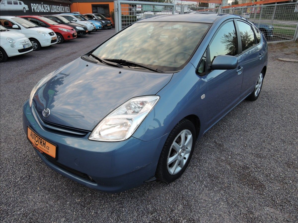 Toyota Prius, 1,5 VVT-i THSII 1.maj. Servis - fotka 3