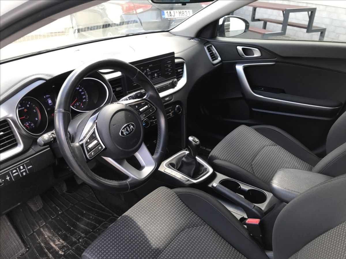 Kia Cee´d, 1,6 CRDi 85kW - fotka 6