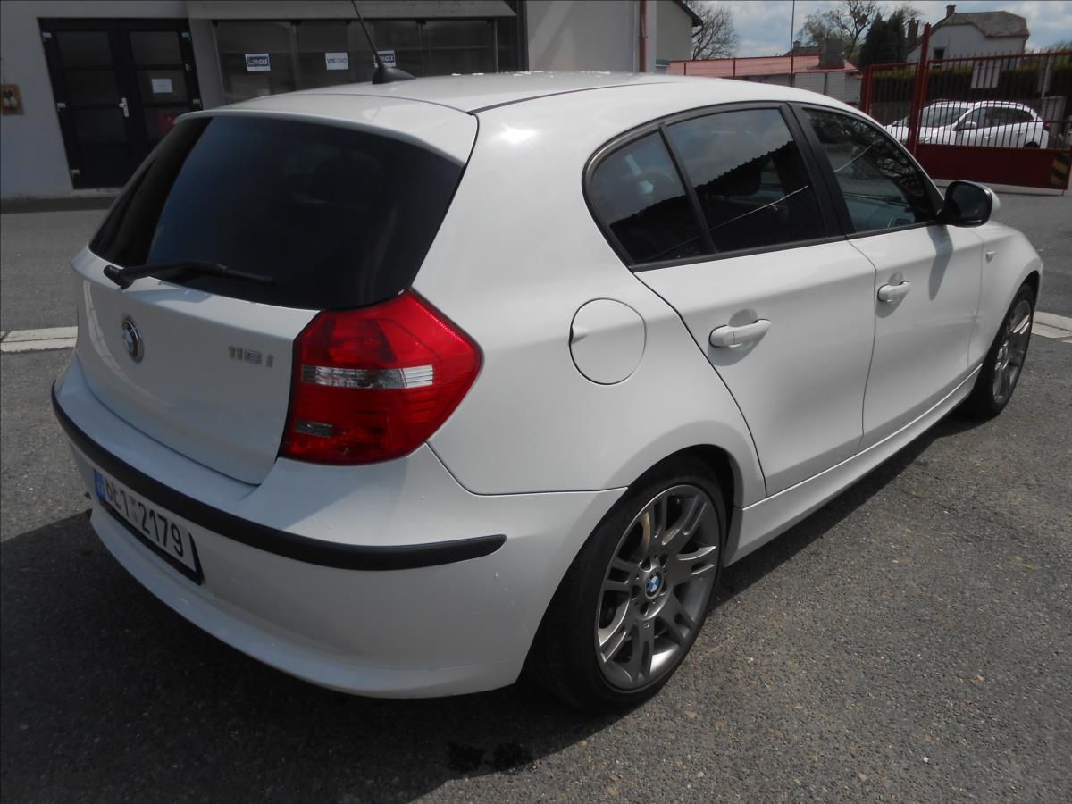 BMW Řada 1, 2,0 116i 90Kw - fotka 6