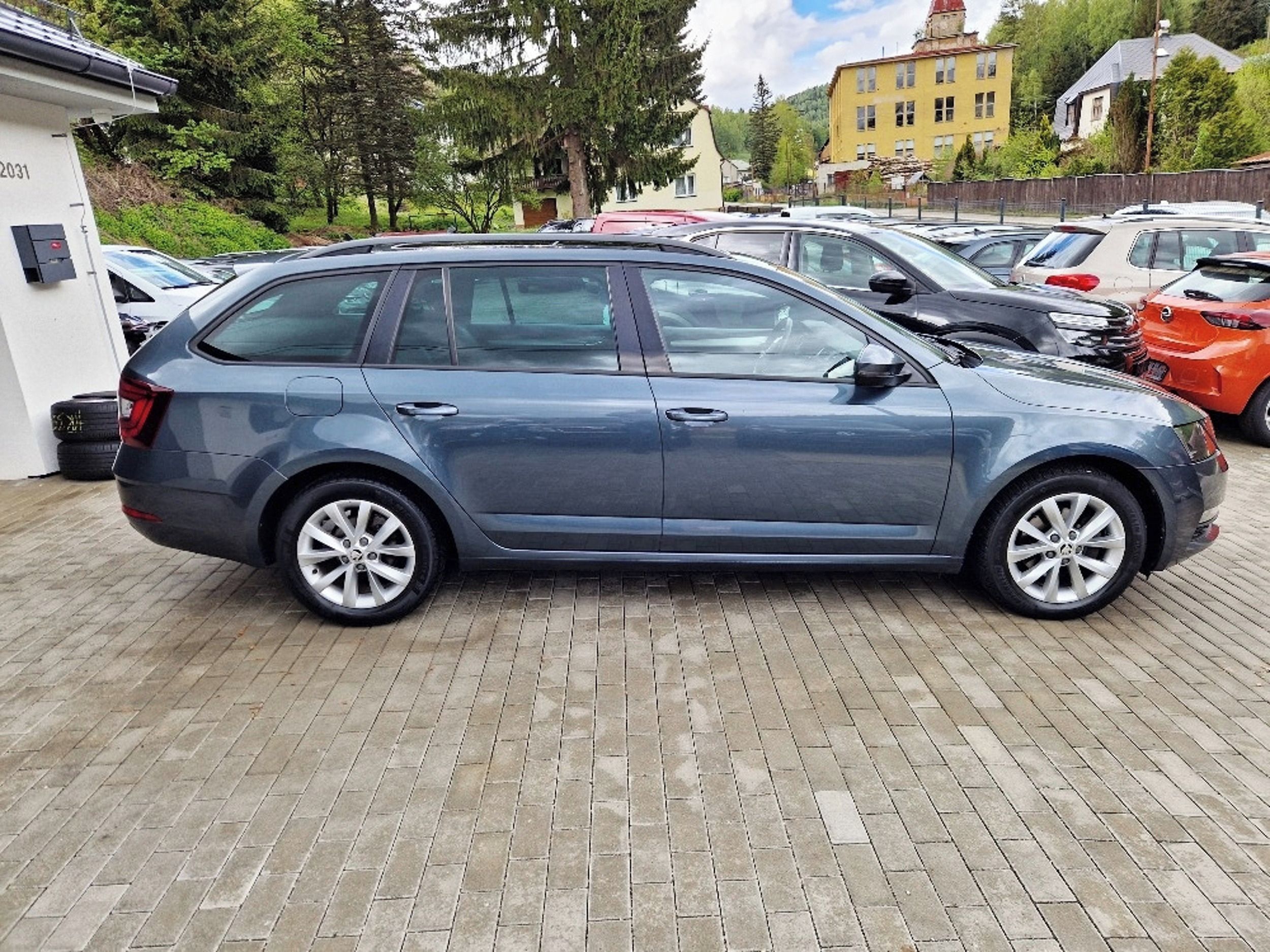Škoda Octavia, 2.0 TDi (110 kW), plný servis - fotka 6