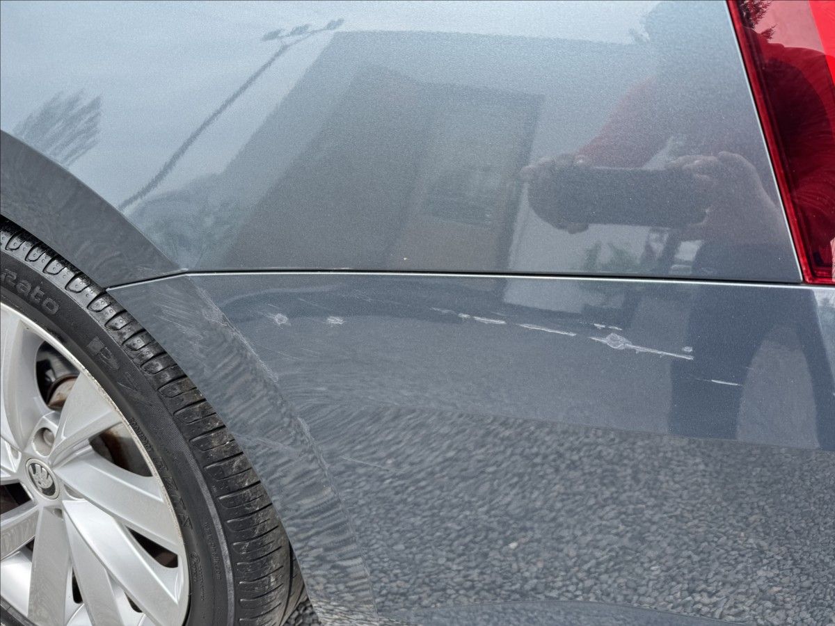 Škoda Superb, 1,6   TDI 88 W LED-NAVI - fotka 6
