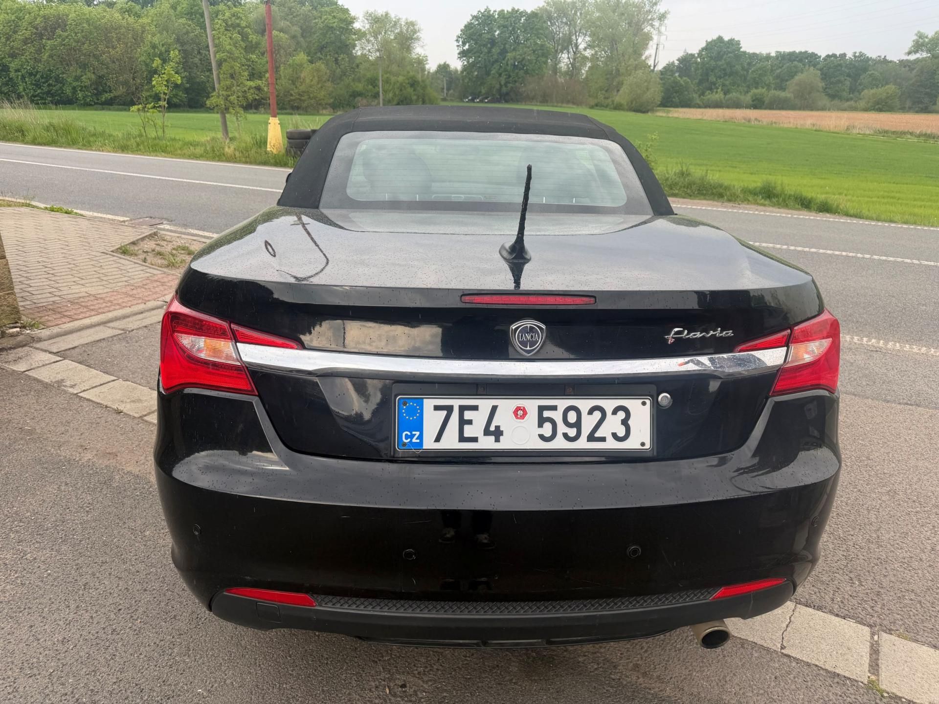 Lancia Flavia, 200S Kabrio 2,4 i limite 2012 - fotka 6