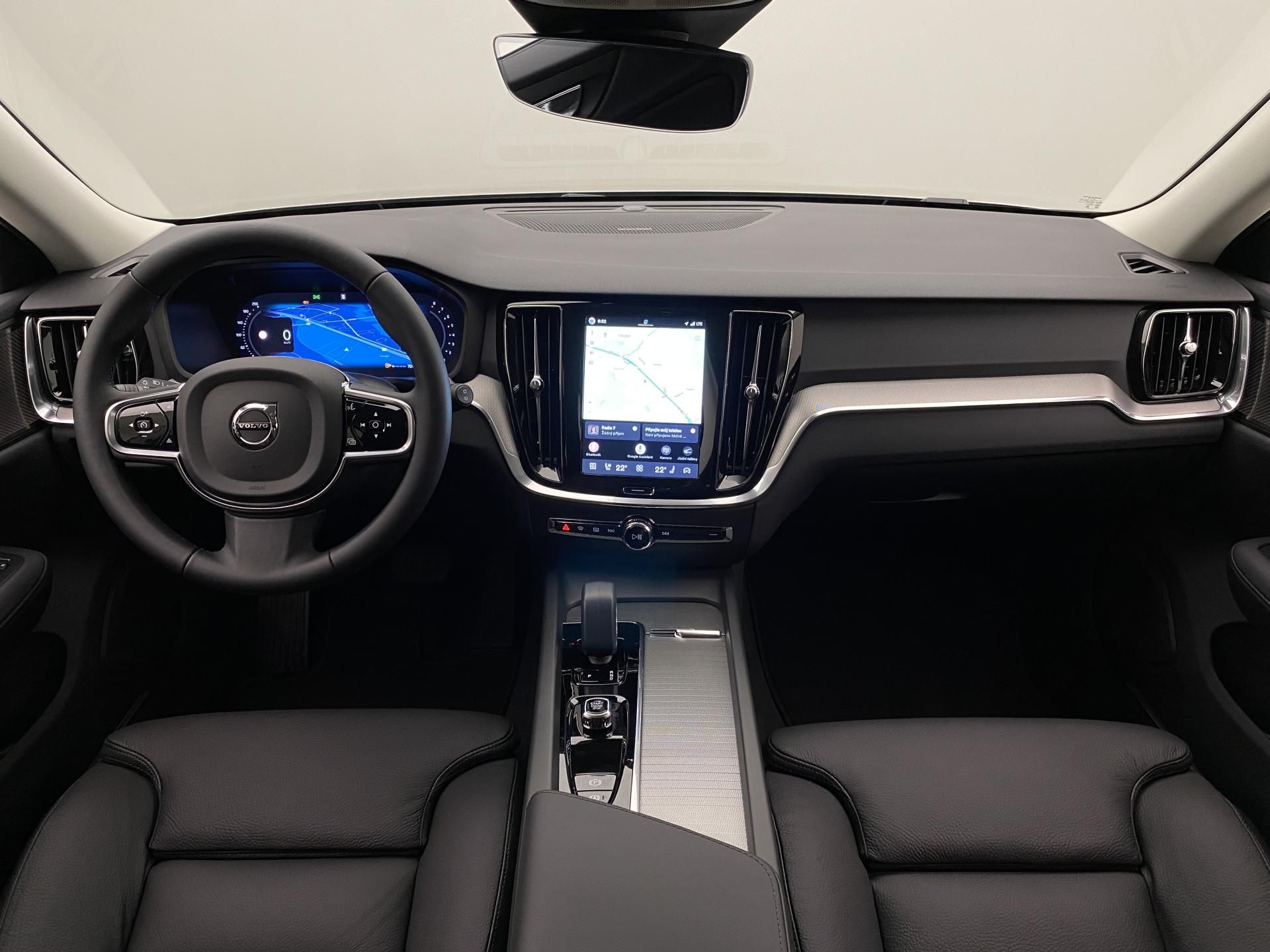 Volvo V60, B4 AUT DARK PLUS - fotka 2