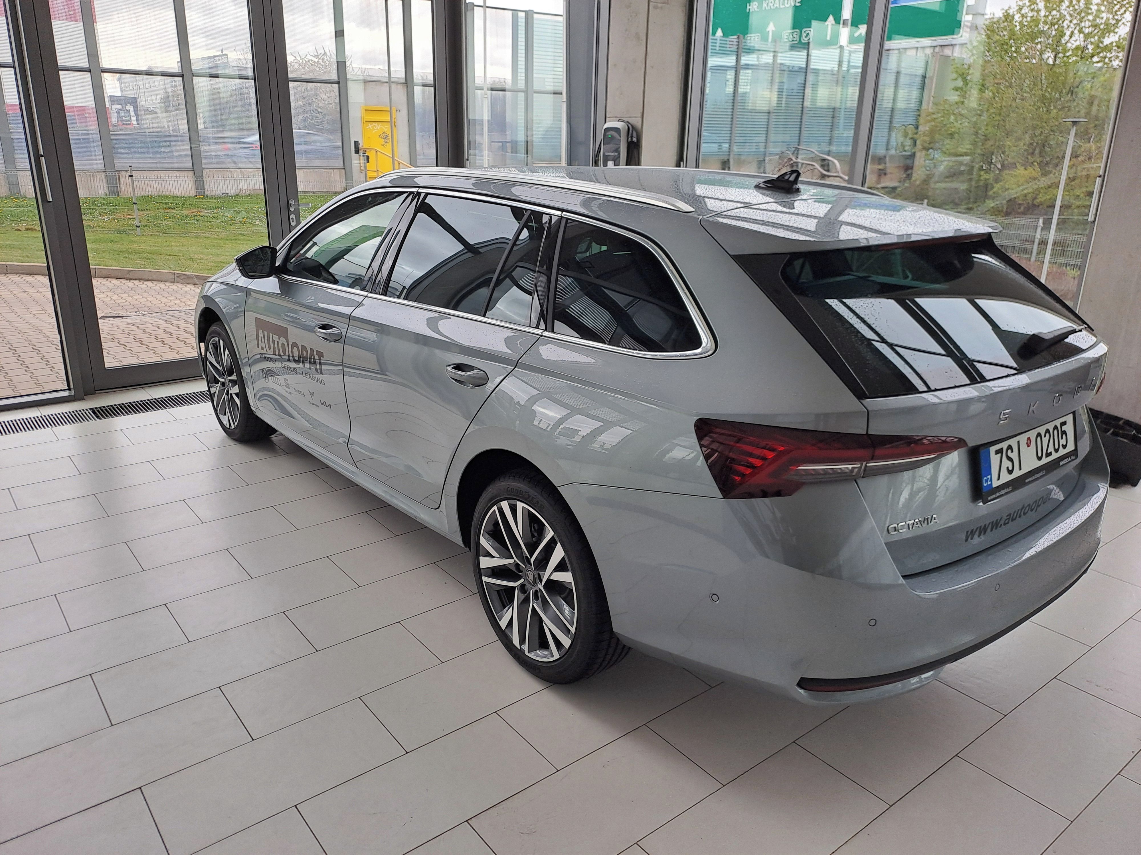 Škoda Octavia, 2,0 TDI 110 kW Excl. Selection - fotka 5