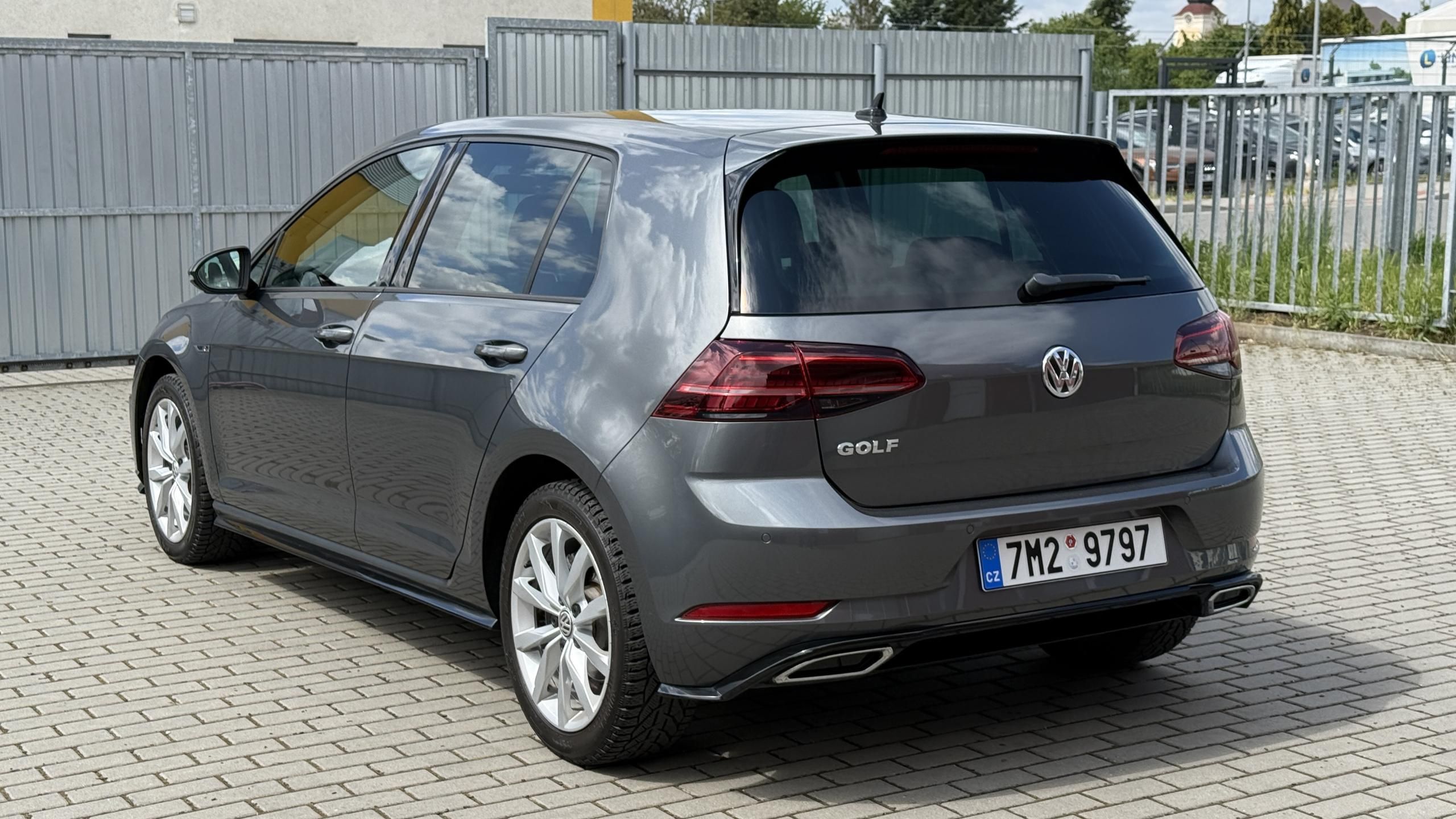 Volkswagen Golf, 1.0TSi*63kW*R-LINE*55TKM* - fotka 3