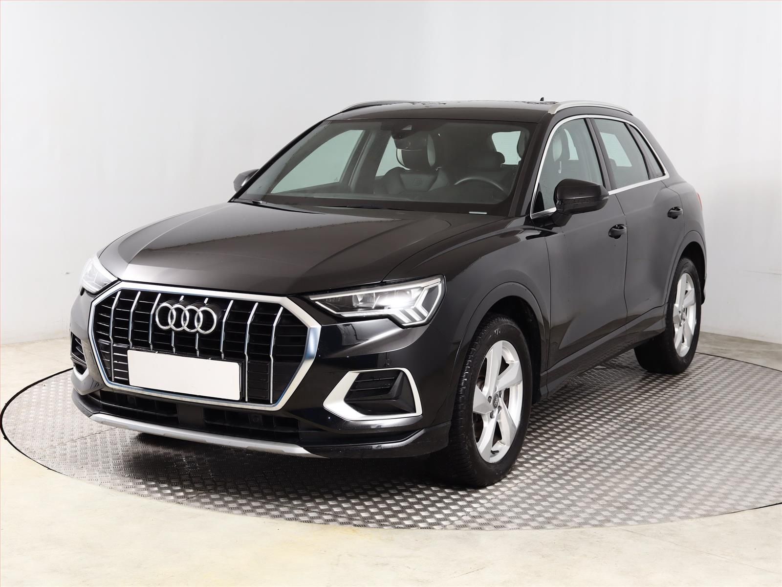 Audi Q3, 35 TFSI, S line, Automat, ČR - fotka 2