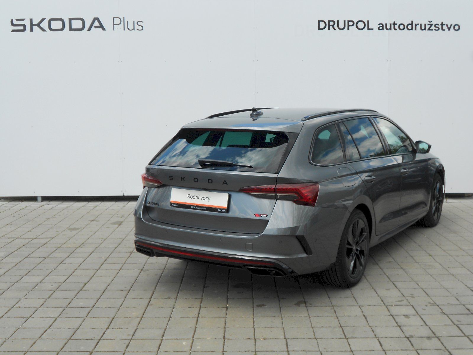 Škoda Octavia, Combi IV 2.0 TSI - 195 kW, RS - fotka 2