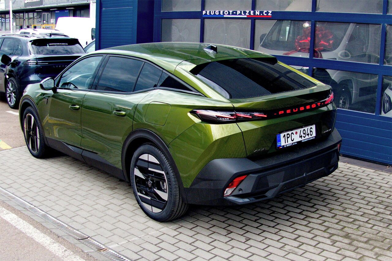 Peugeot 408, GT Plug-in HYBRID 240 e-DCS7 - fotka 2