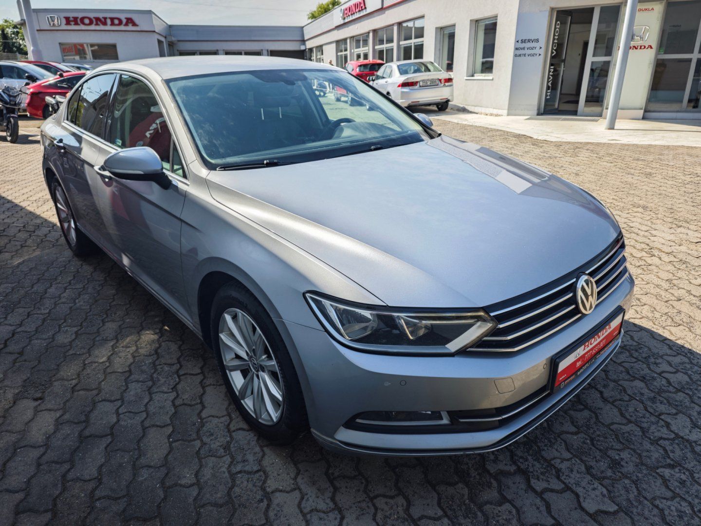 Volkswagen Passat, 2.0 TDi Highline ACC Manuál - fotka 2