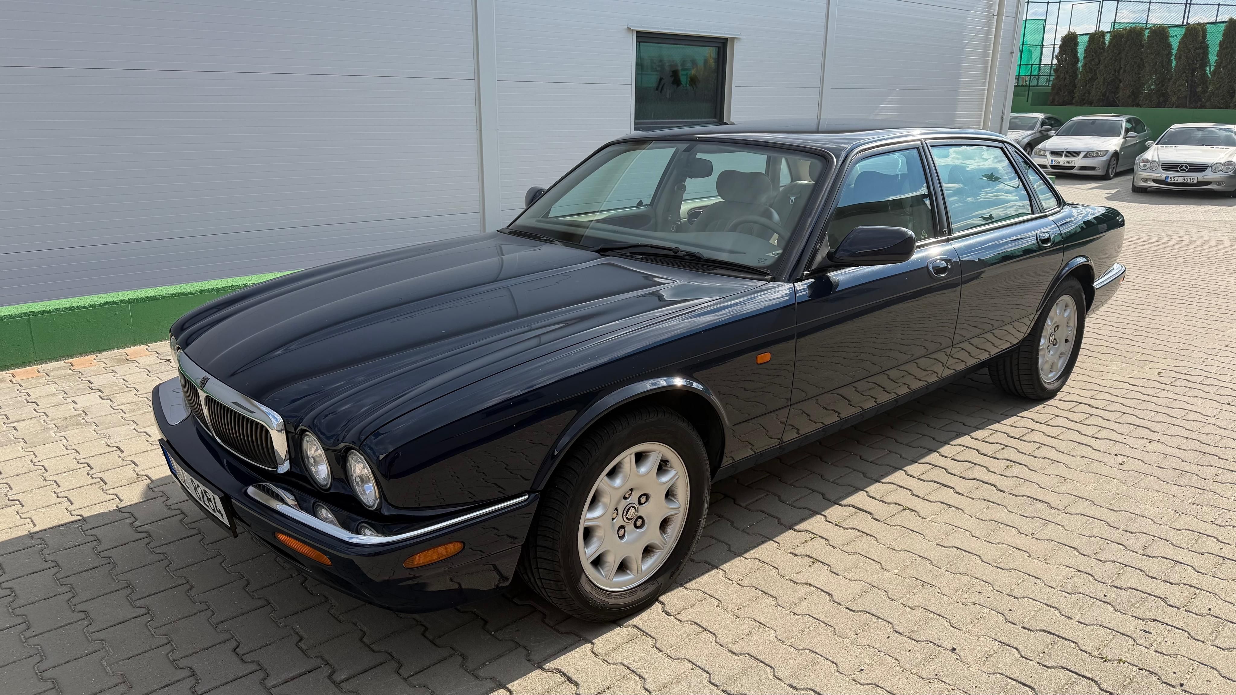 Jaguar XJ, Jaguar XJ8